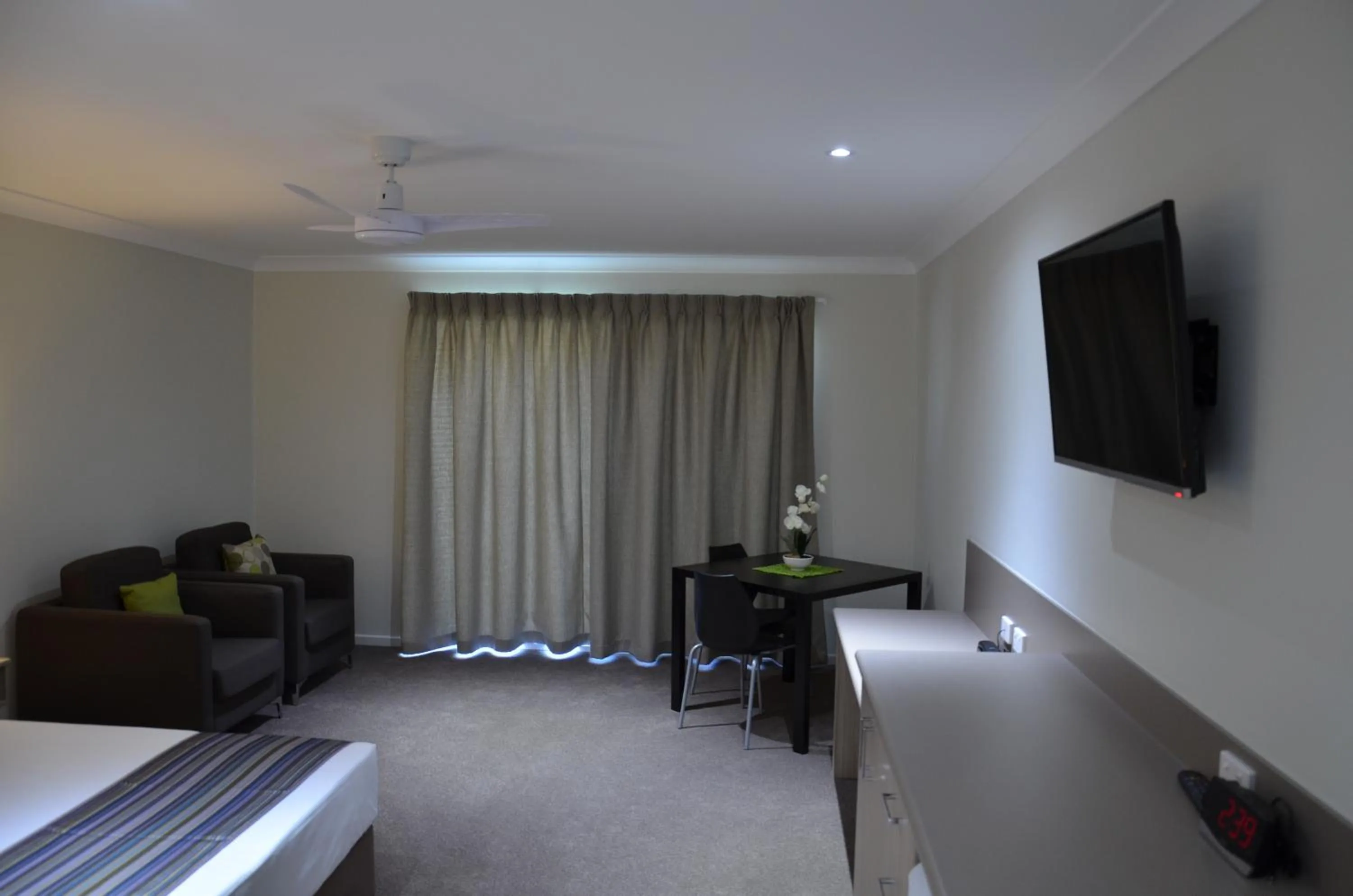 TV and multimedia, Bed in Beachside Boutique Motel Mackay