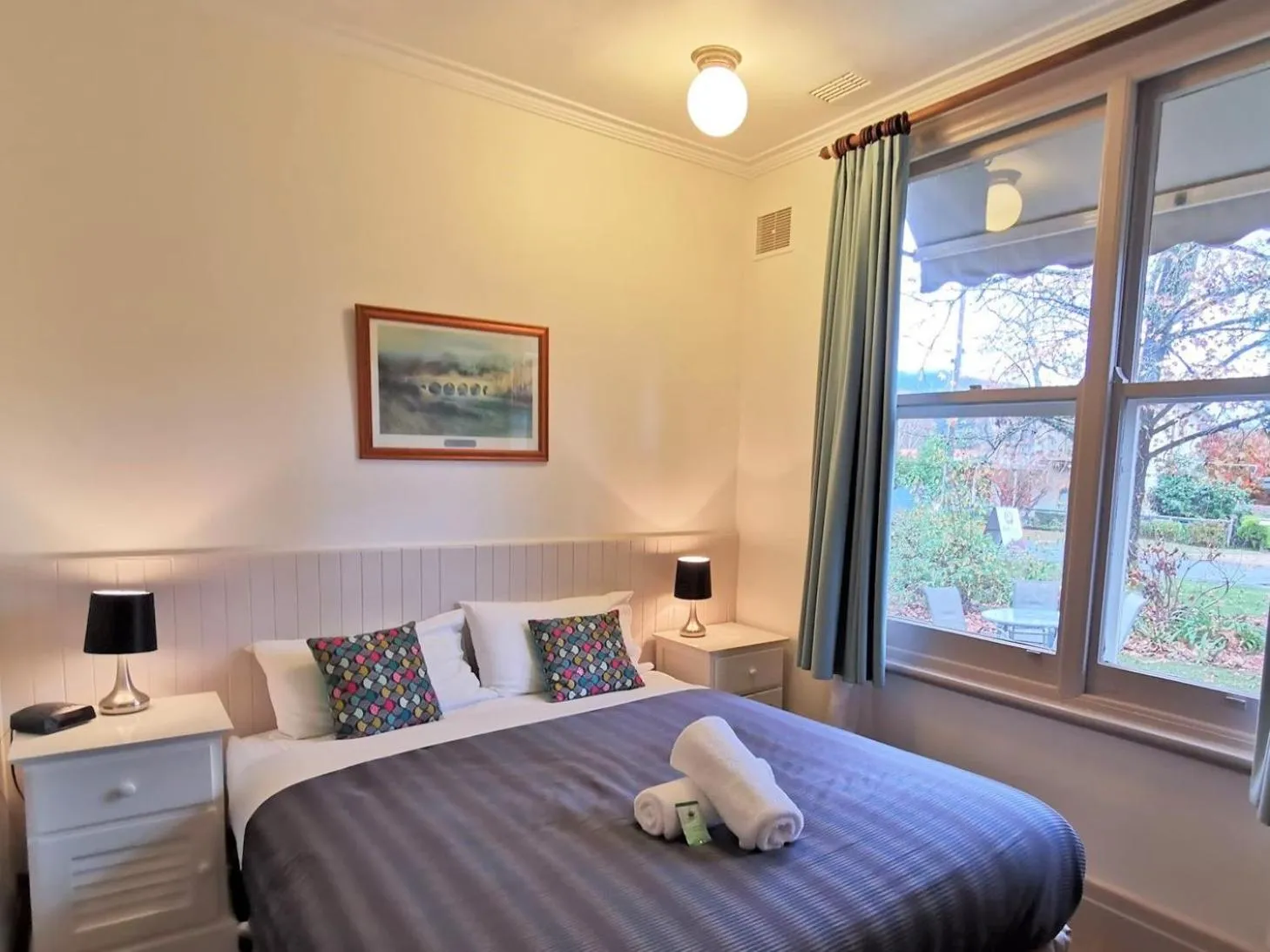 Bed in Elm Lodge Bright