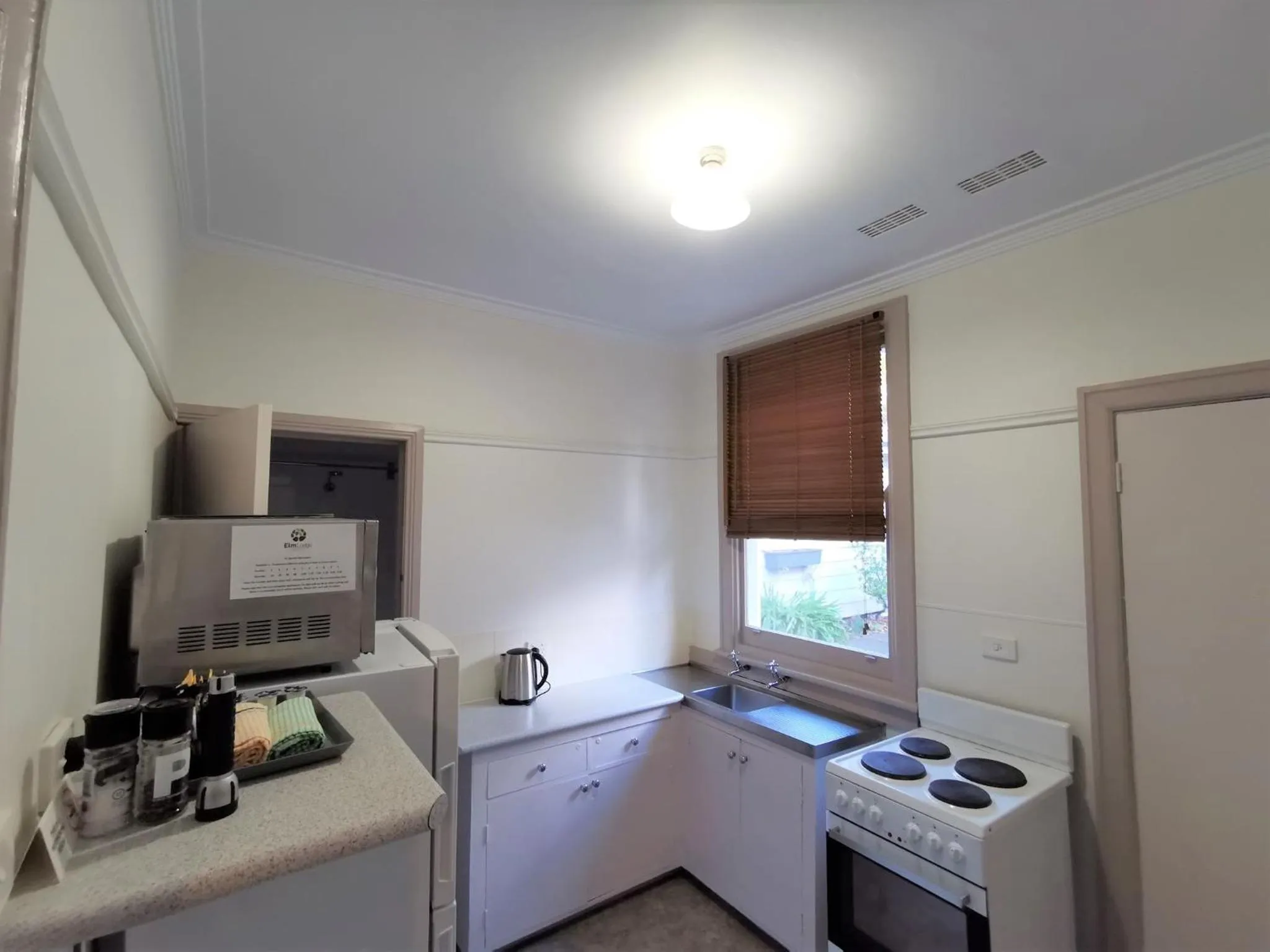 Kitchen or kitchenette in Elm Lodge Bright