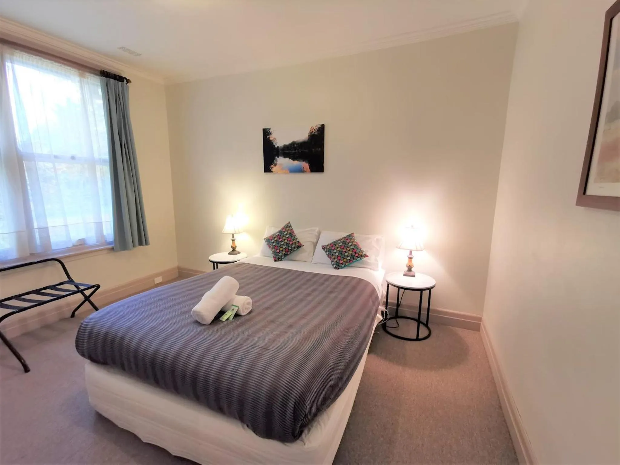 Bed in Elm Lodge Bright