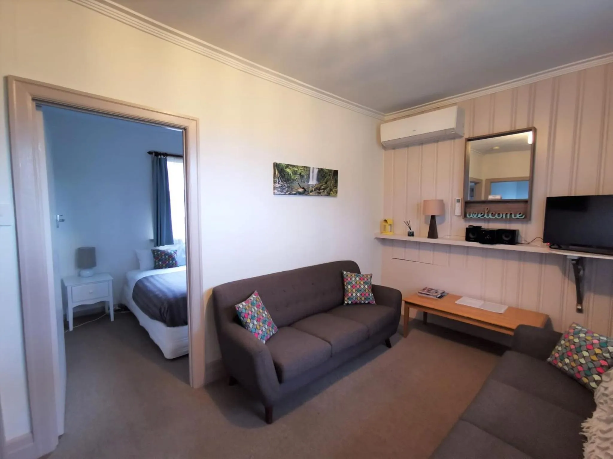 Bed in Elm Lodge Bright