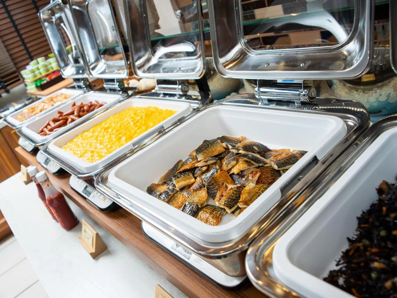 Buffet breakfast in Super Hotel Shinyokohama