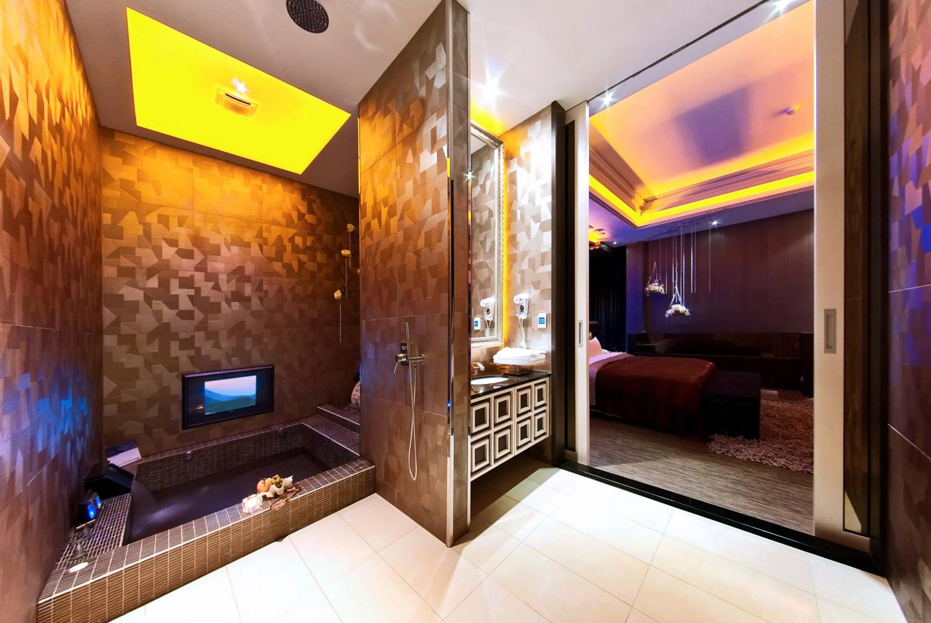 Bathroom, Bed in Jinsha Motel