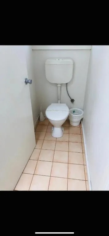 Toilet in Horsham Motel