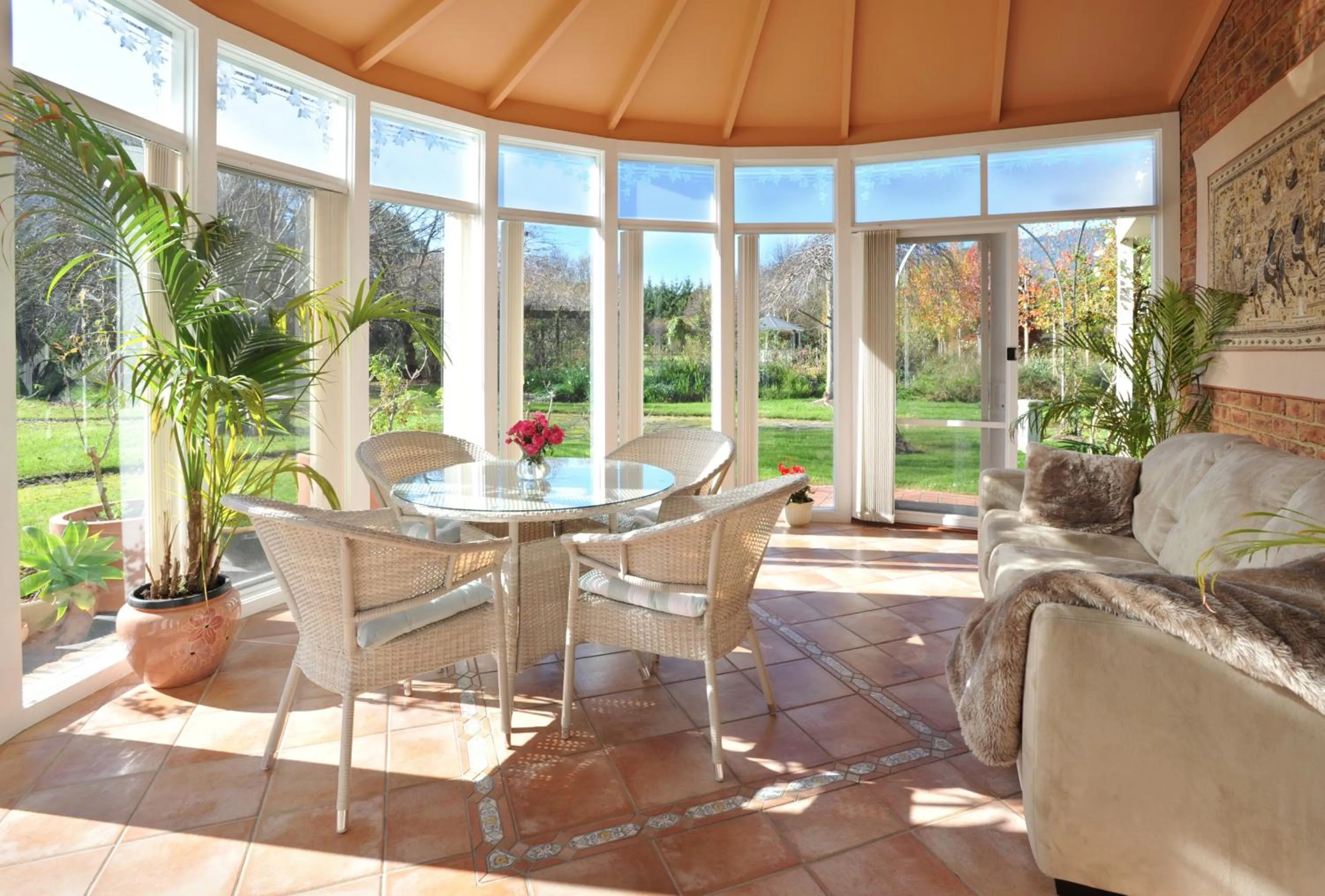 Massage in Lakeside Cottage Luxury B&B