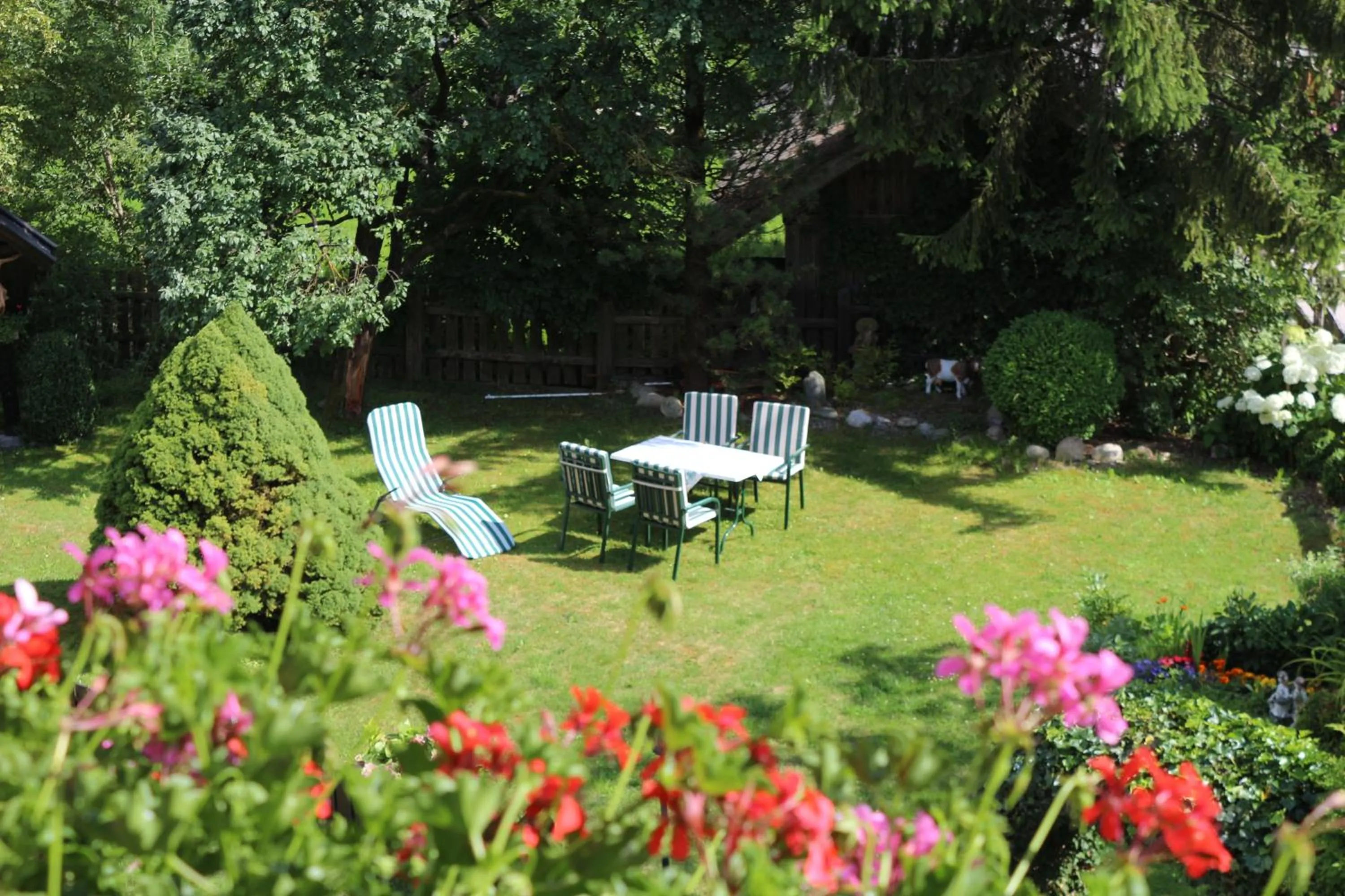 Garden in Pension Sonnenhof