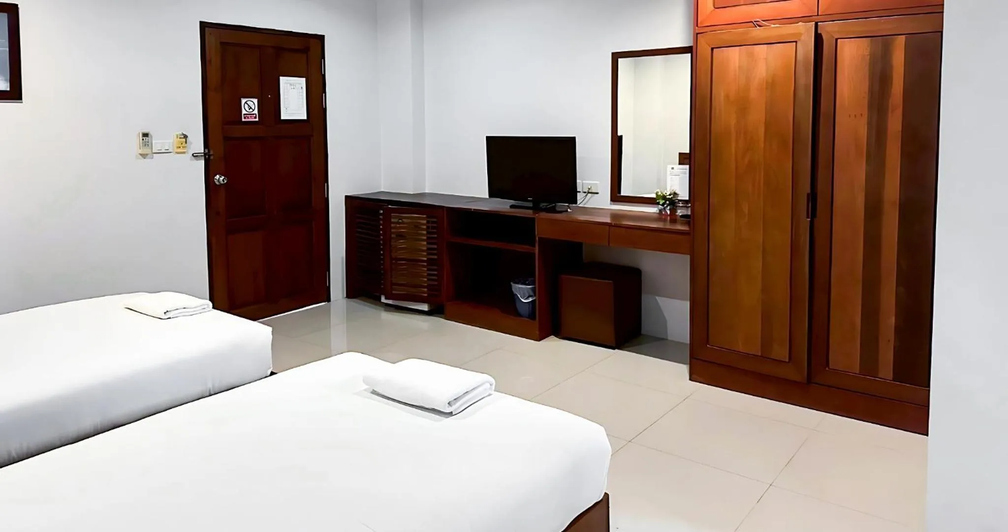 View (from property/room), Bed in Perfect Place Hotel