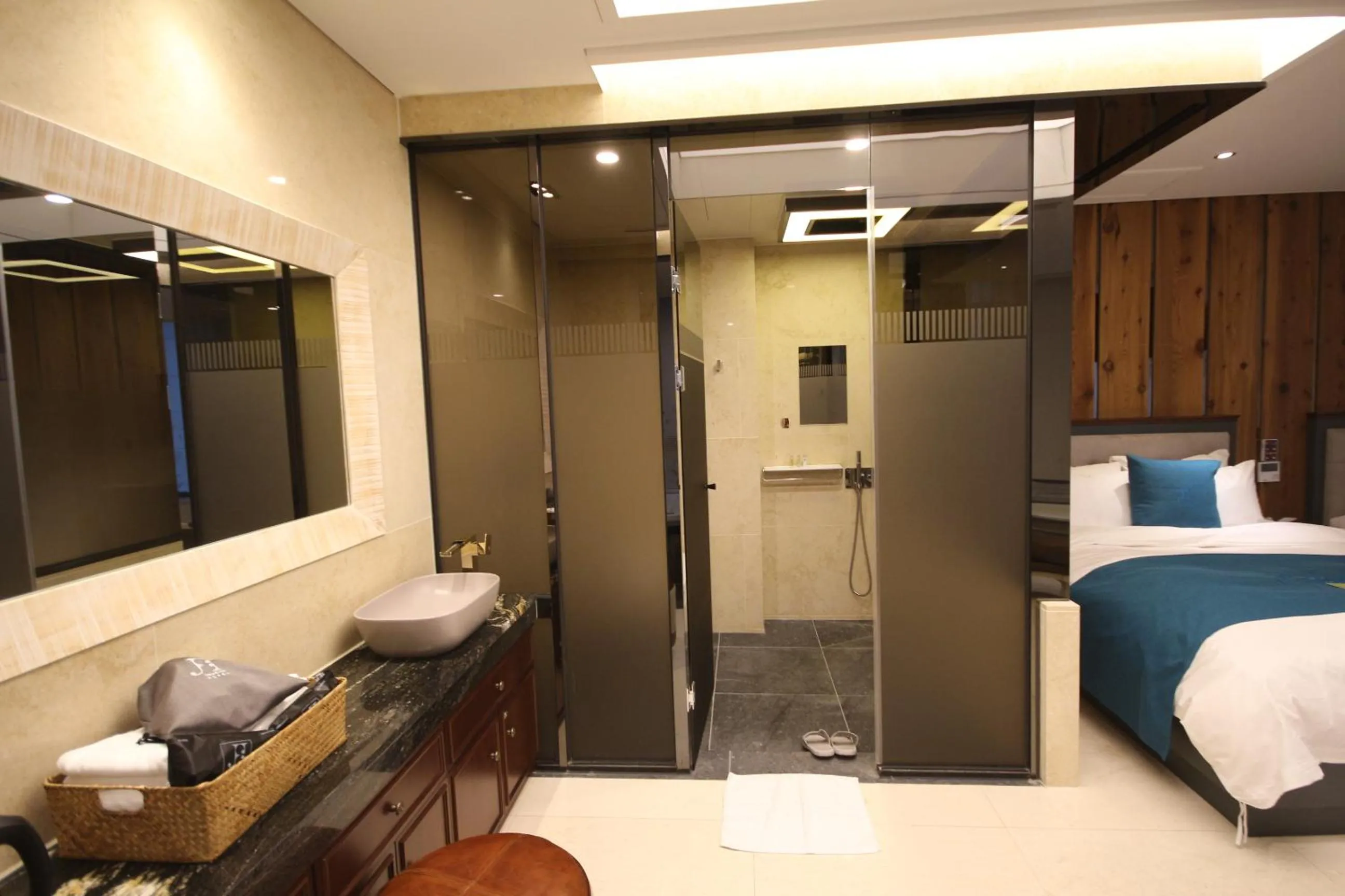 Bed in JB Tourist Hotel