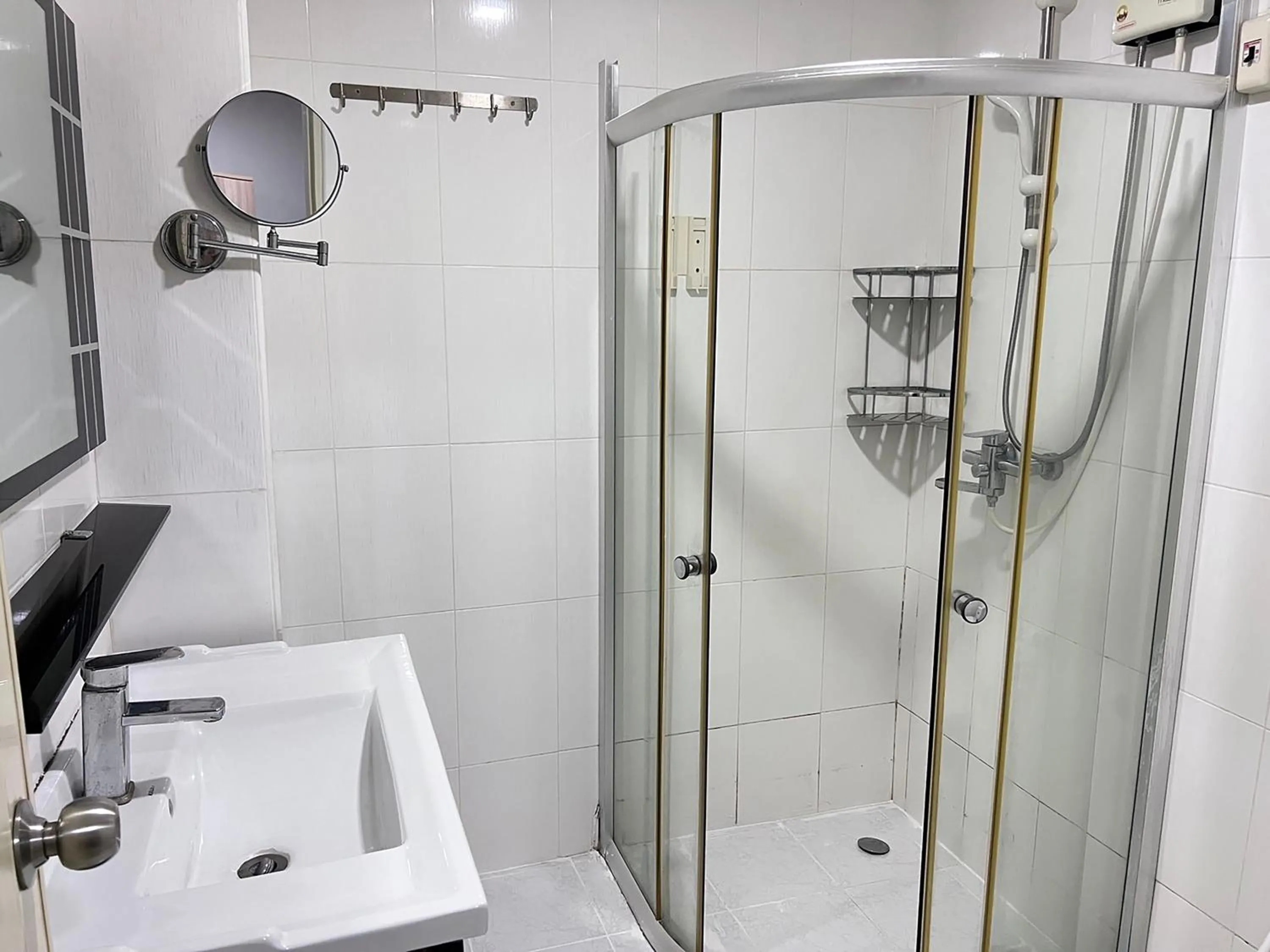 Shower in The Freelancer Hotel