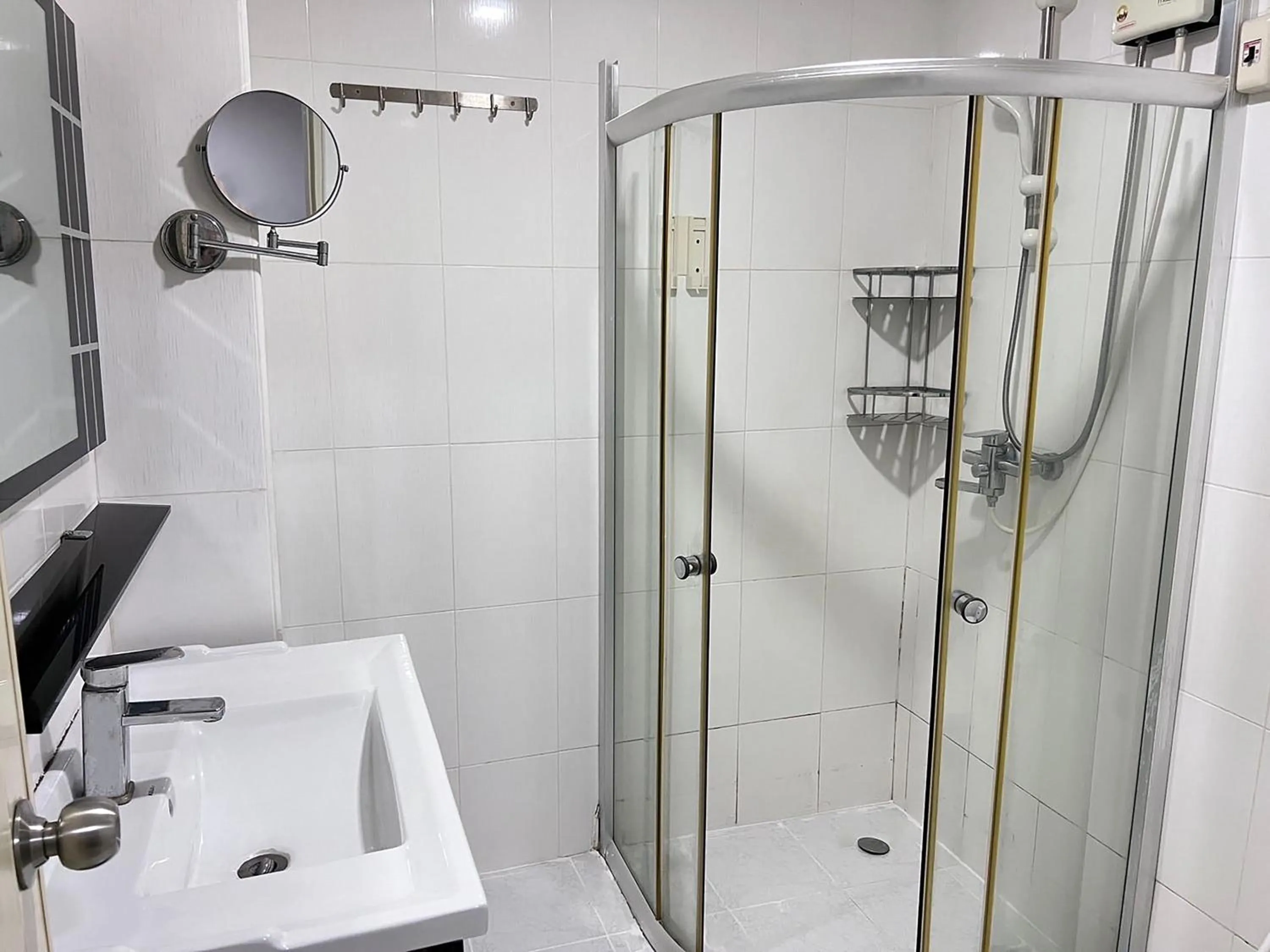 Shower in The Freelancer Hotel