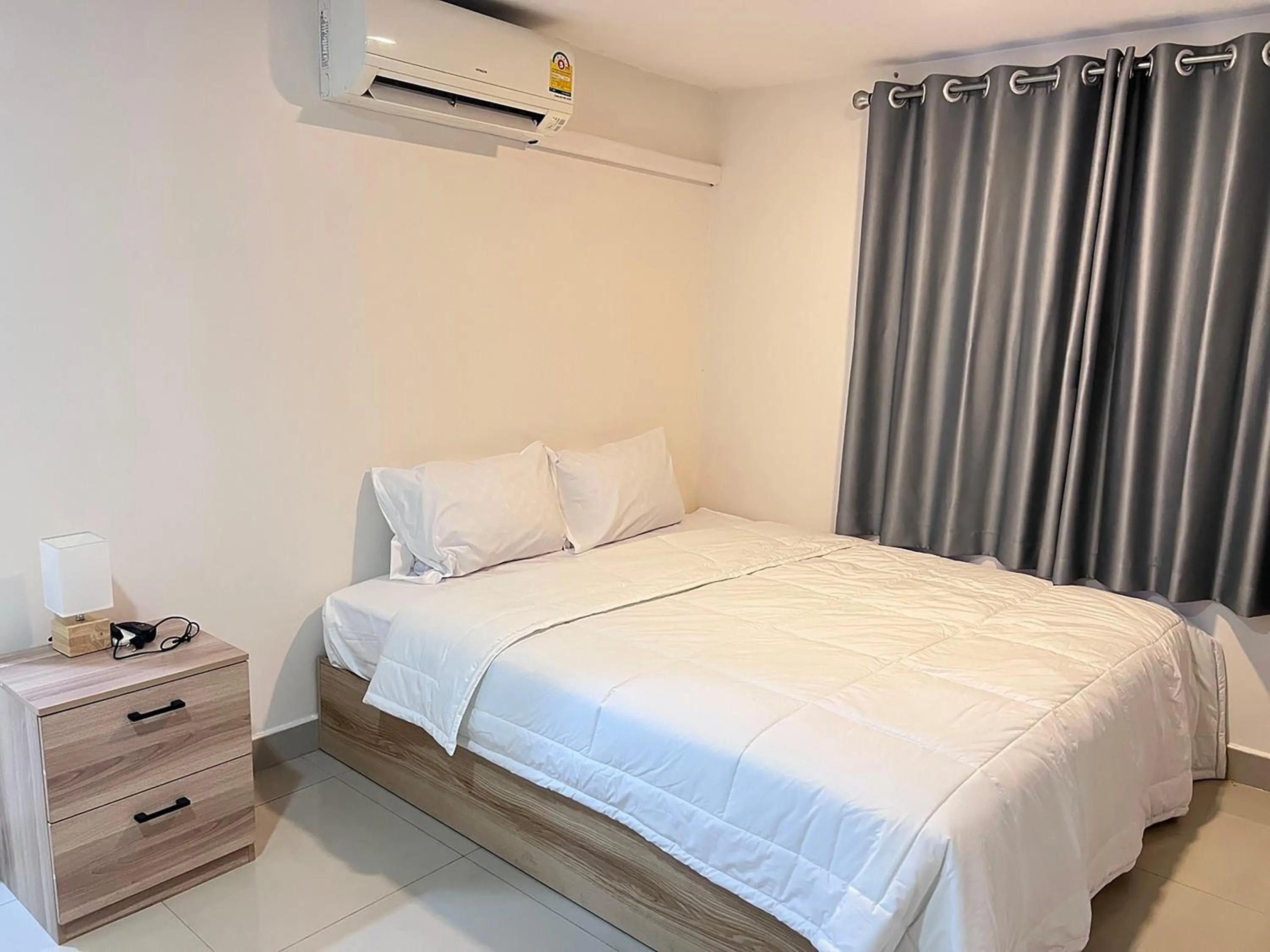 Bed in The Freelancer Hotel