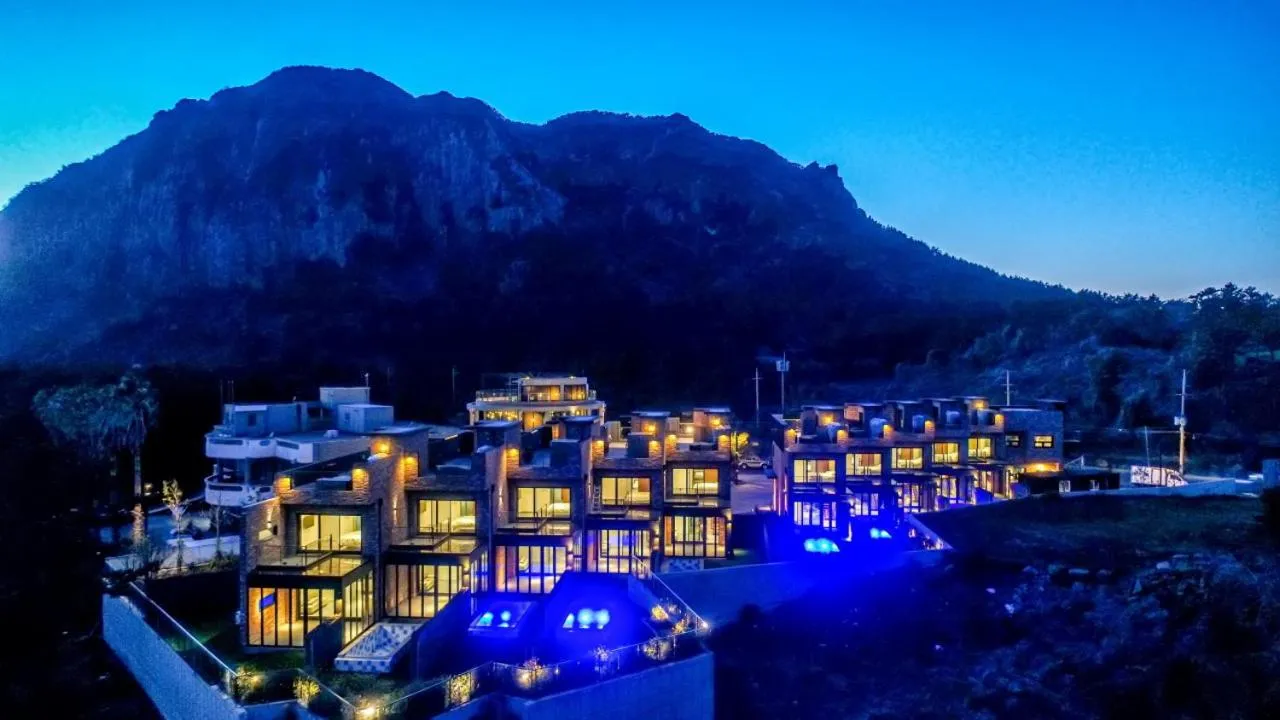 Ocean Brick Poolvilla