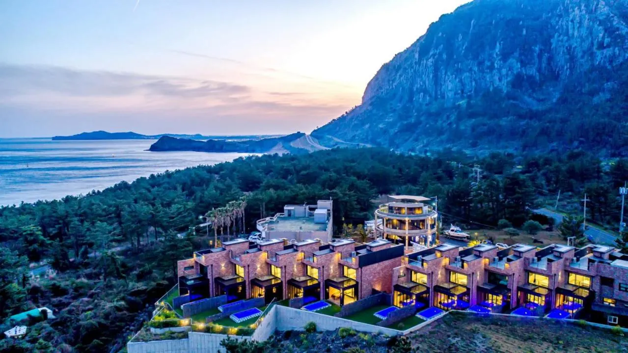 Ocean Brick Poolvilla