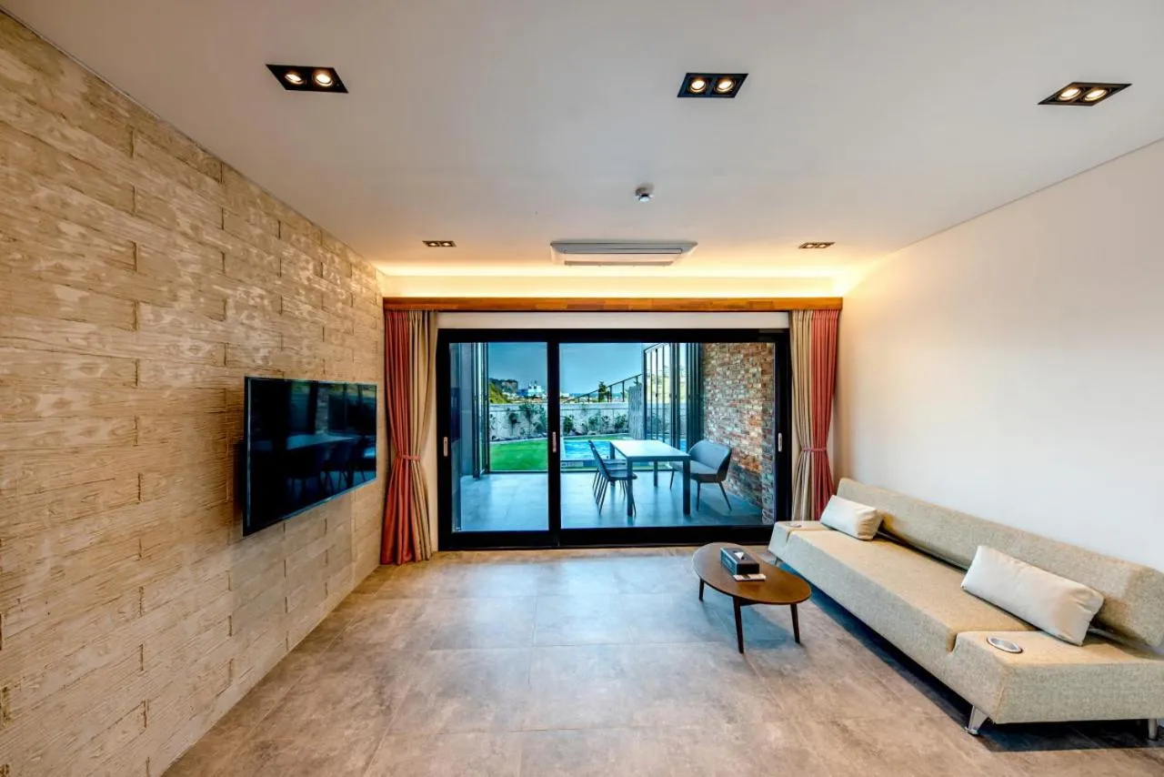 Ocean Brick Poolvilla