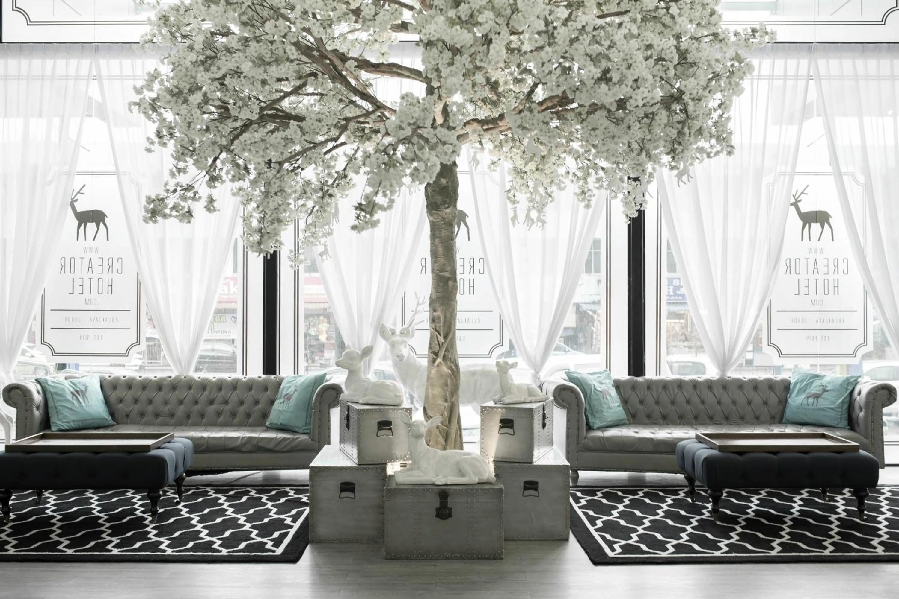 Communal lounge/ TV room in Creator Hotel