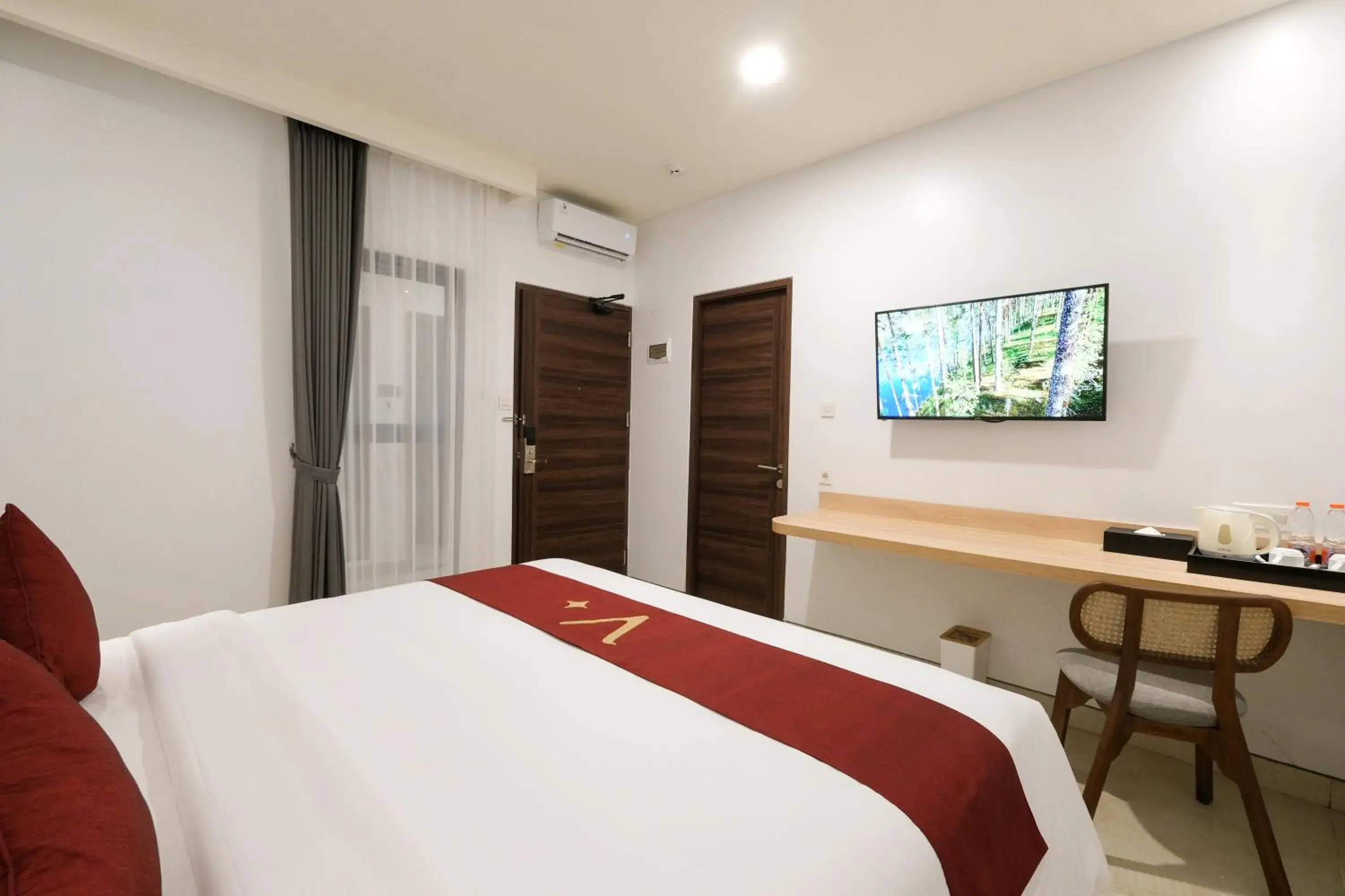 Small Double Room with No View in ValStar Hotel Canggu Small Double Room with No View in ValStar Hotel Canggu