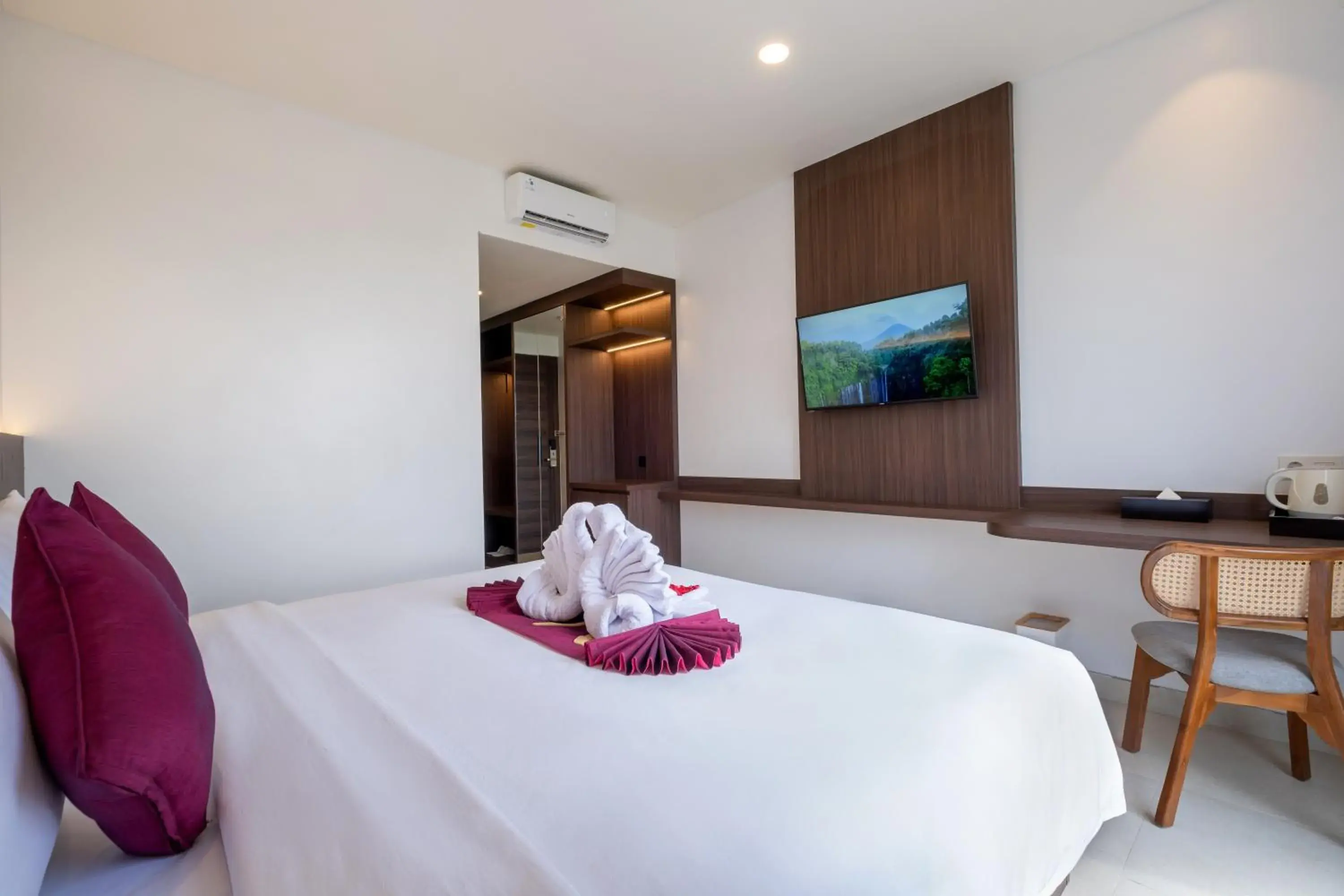 Standard King Room - single occupancy in ValStar Hotel Canggu Standard King Room - single occupancy in ValStar Hotel Canggu