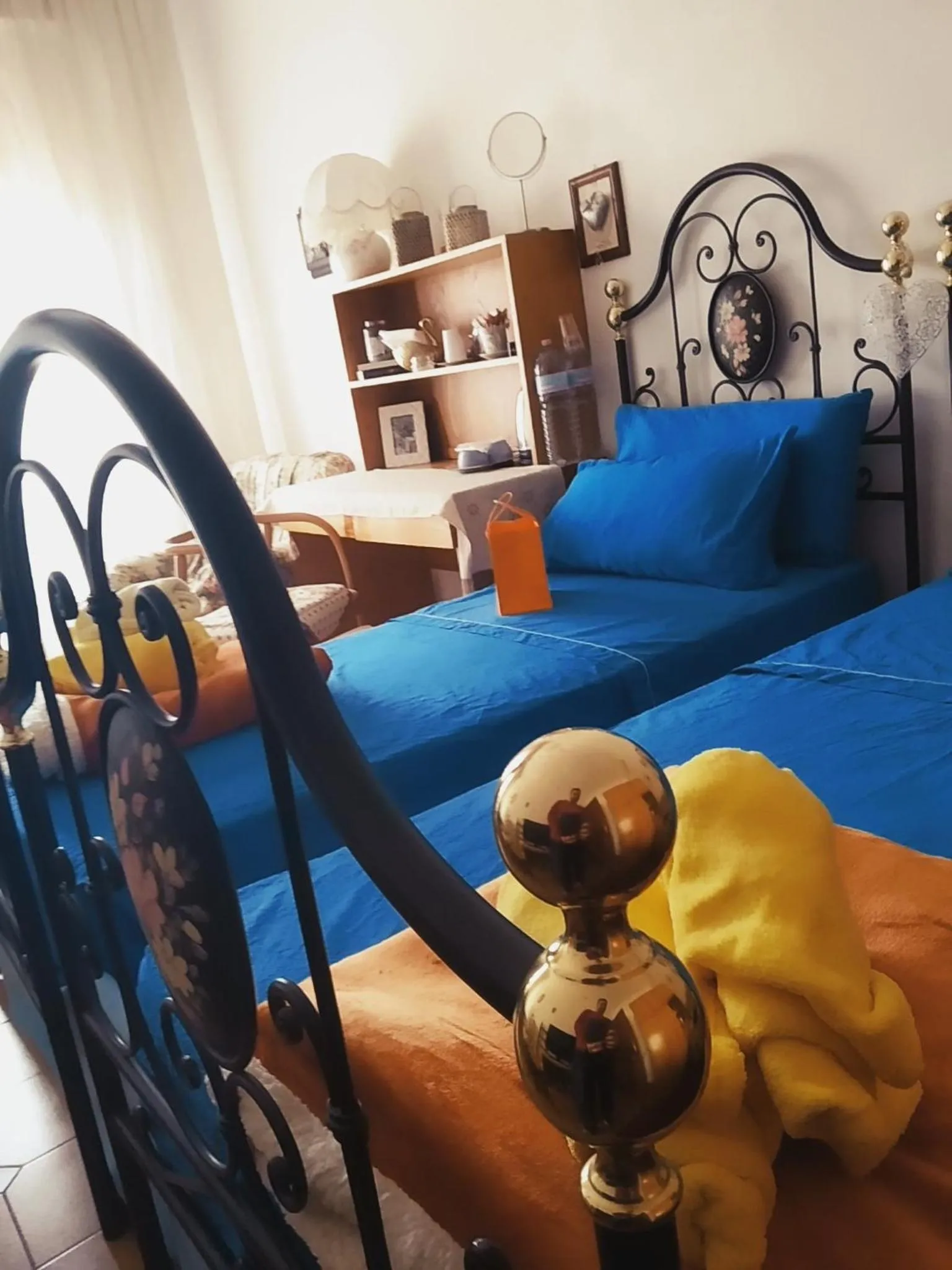 Photo of the whole room in B&B Homme Blanche