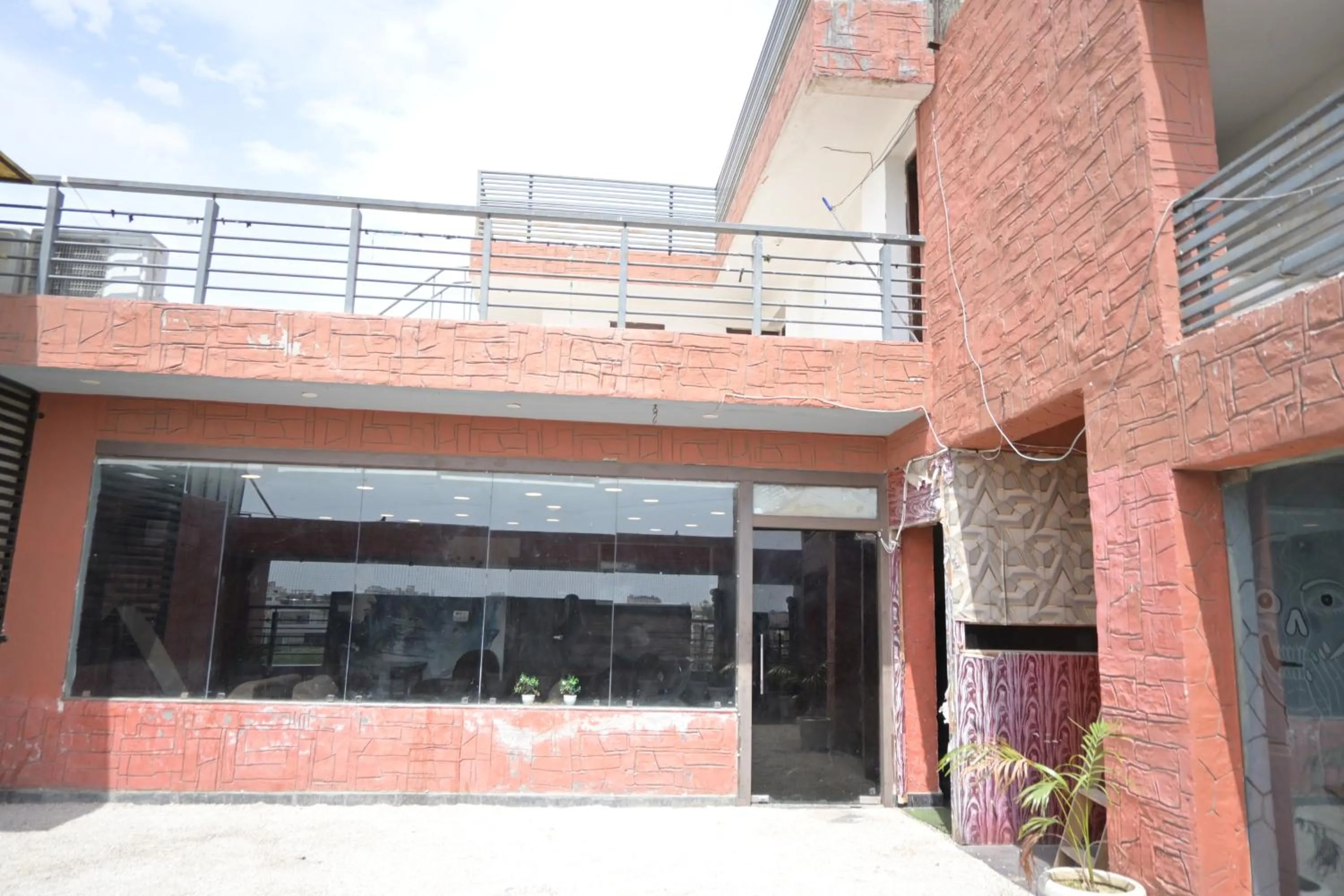 Restaurant/places to eat in Hotel Keptown Lite