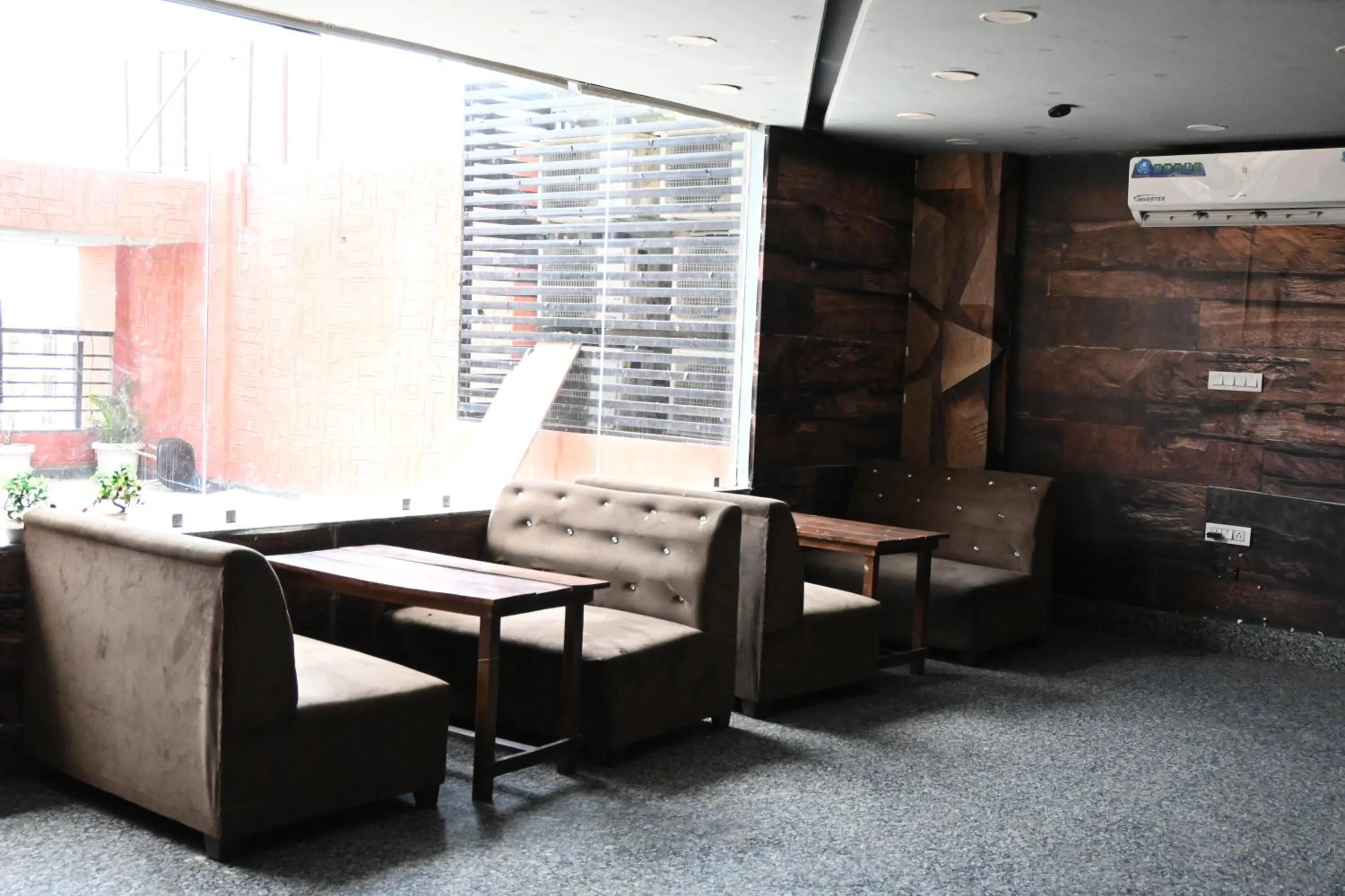 Restaurant/places to eat in Hotel Keptown Lite