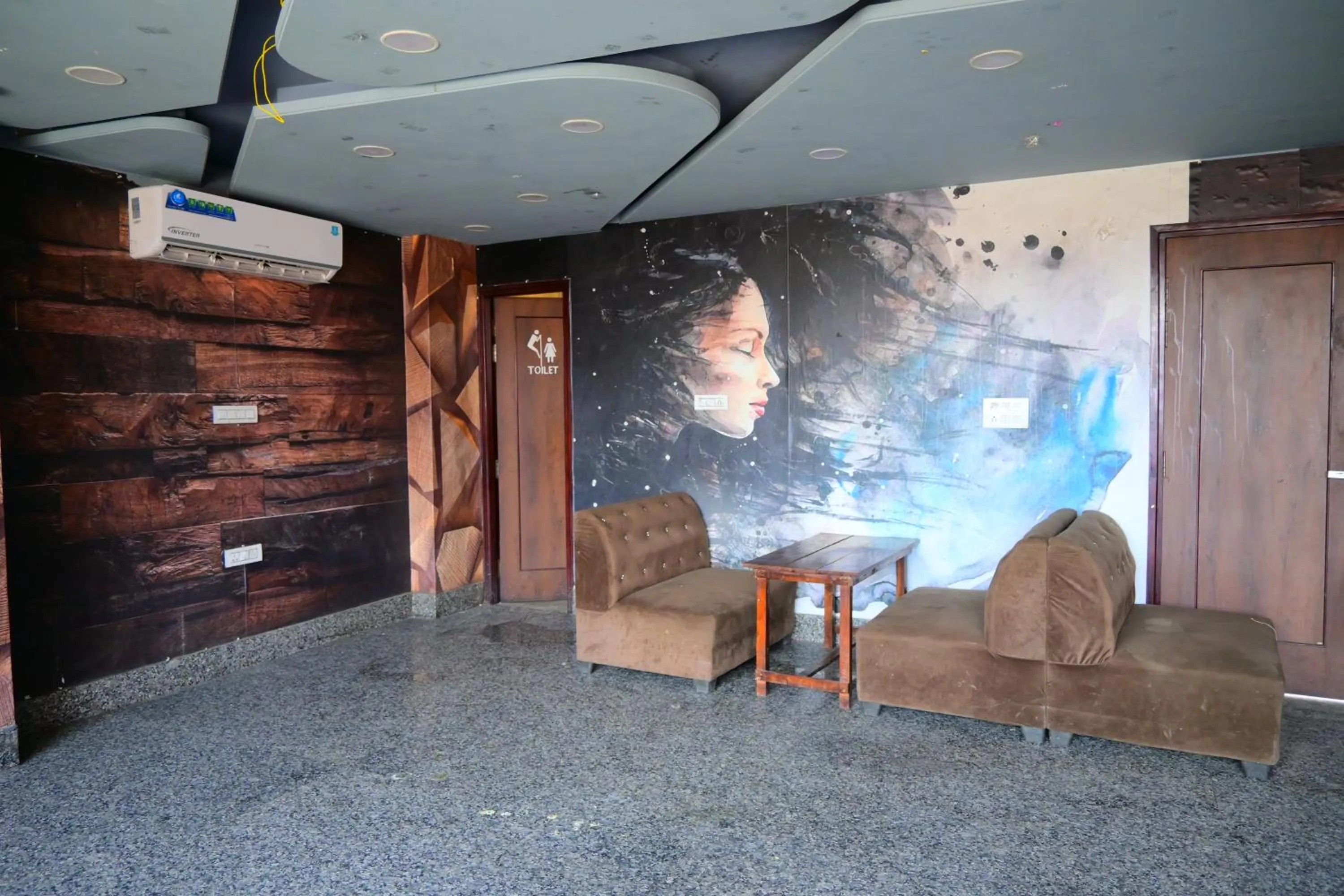 Restaurant/places to eat in Hotel Keptown Lite