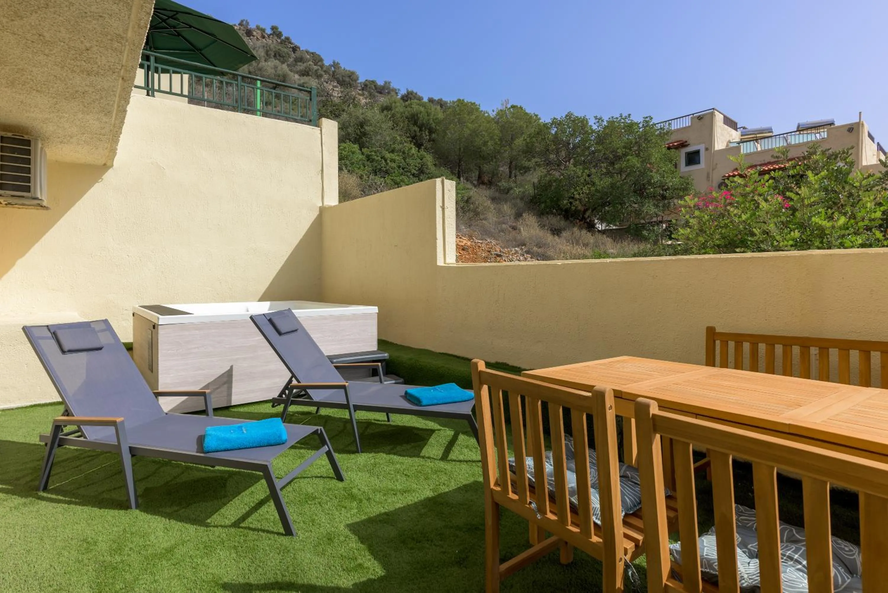 Day in Blue Horizon Apartments