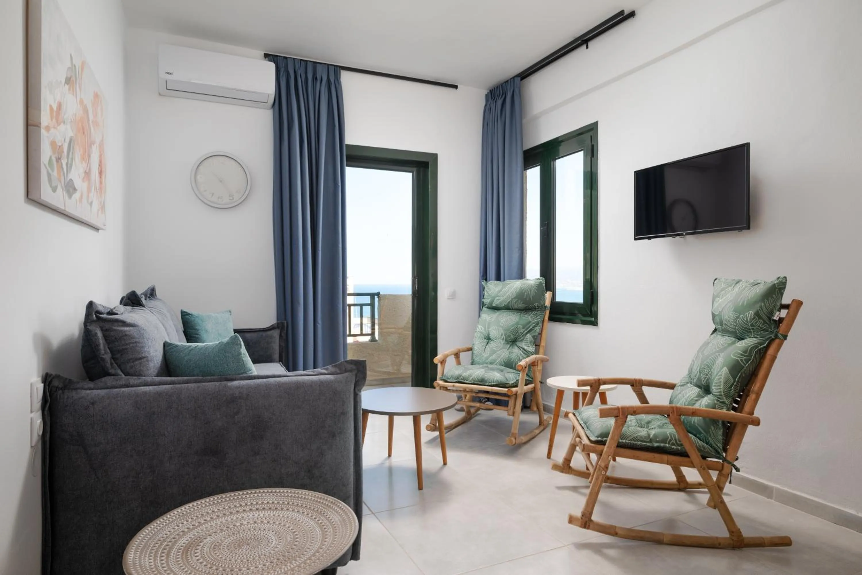 TV and multimedia in Blue Horizon Apartments