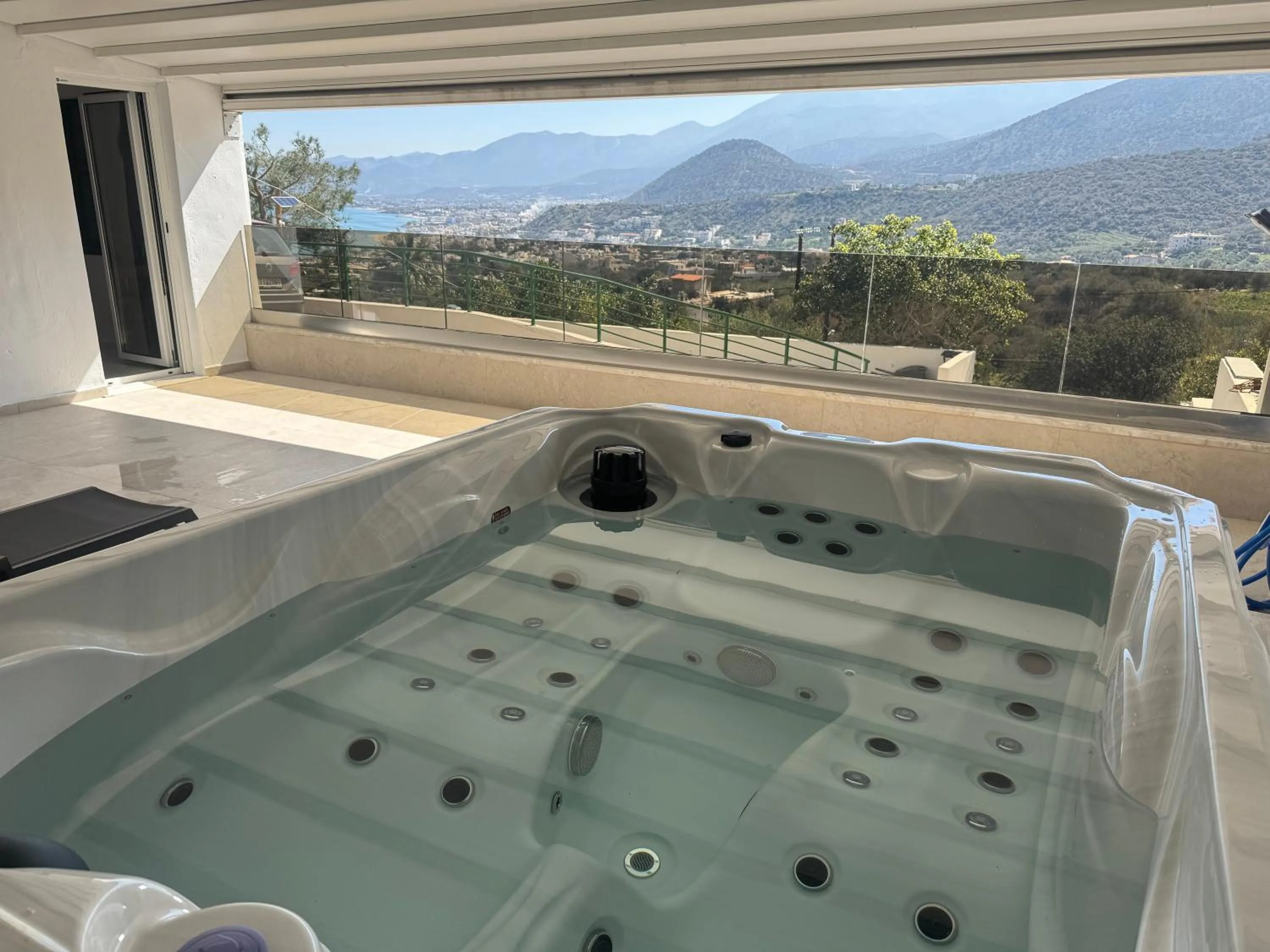 Hot Tub in Blue Horizon Apartments