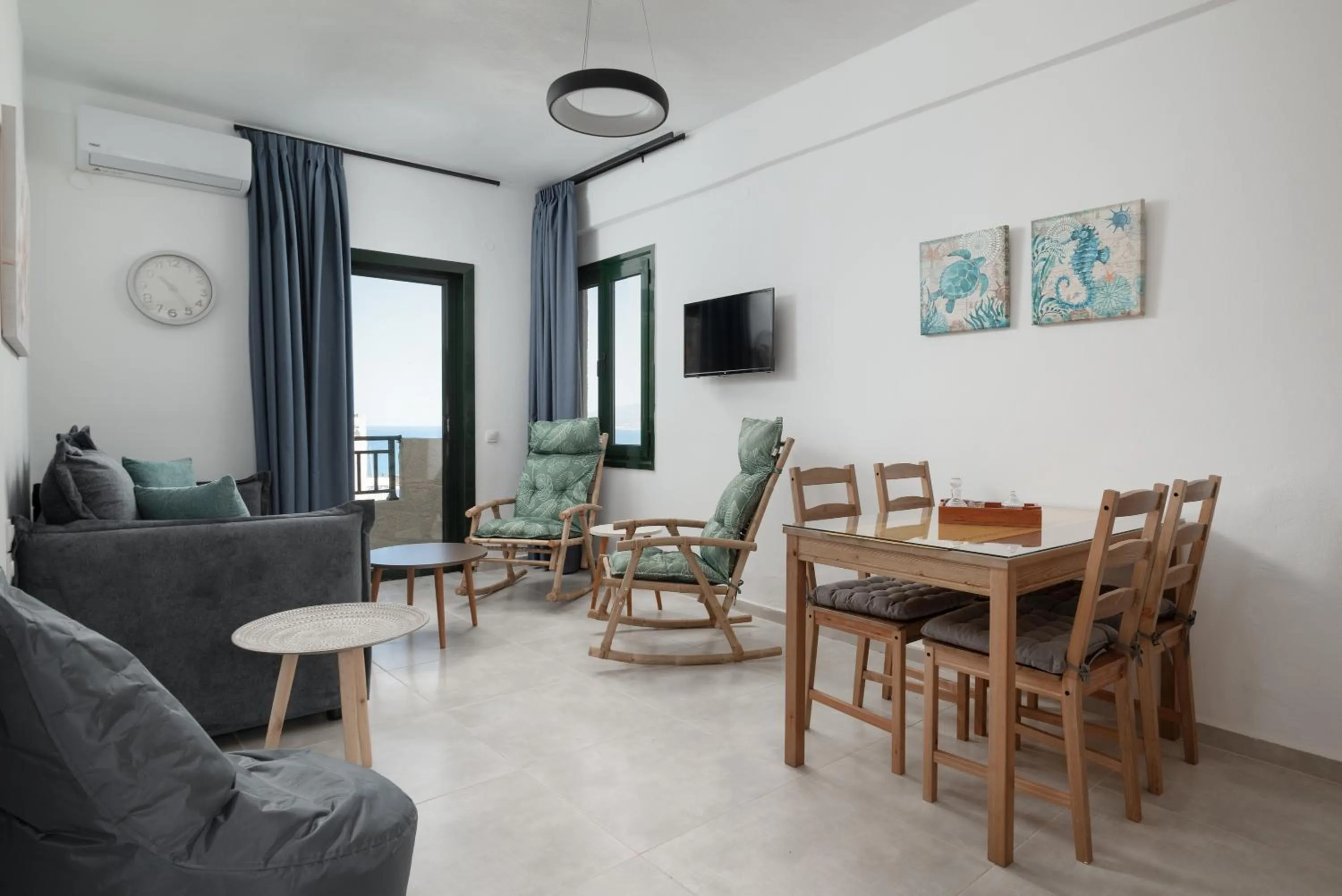 TV and multimedia in Blue Horizon Apartments