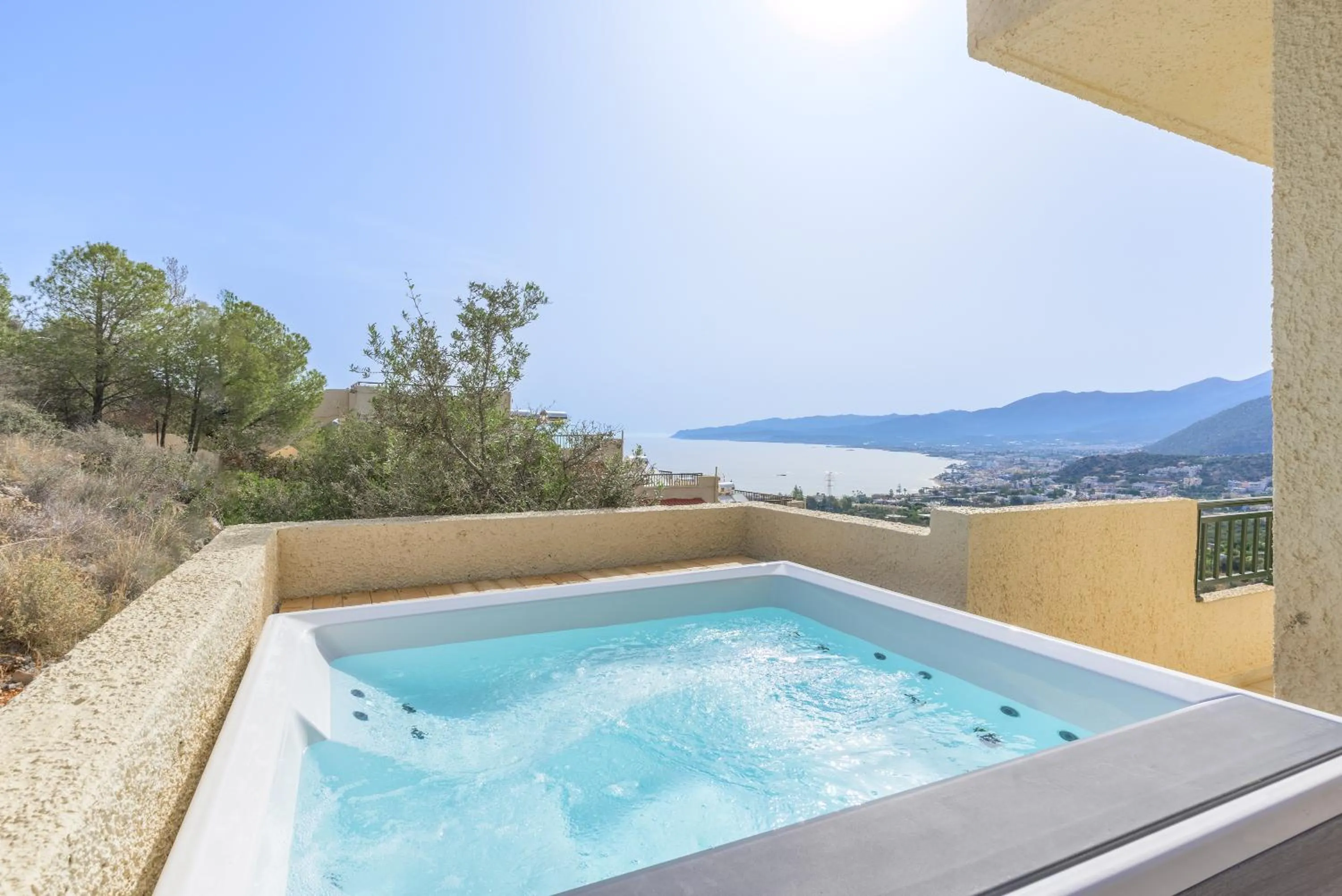 Day in Blue Horizon Apartments