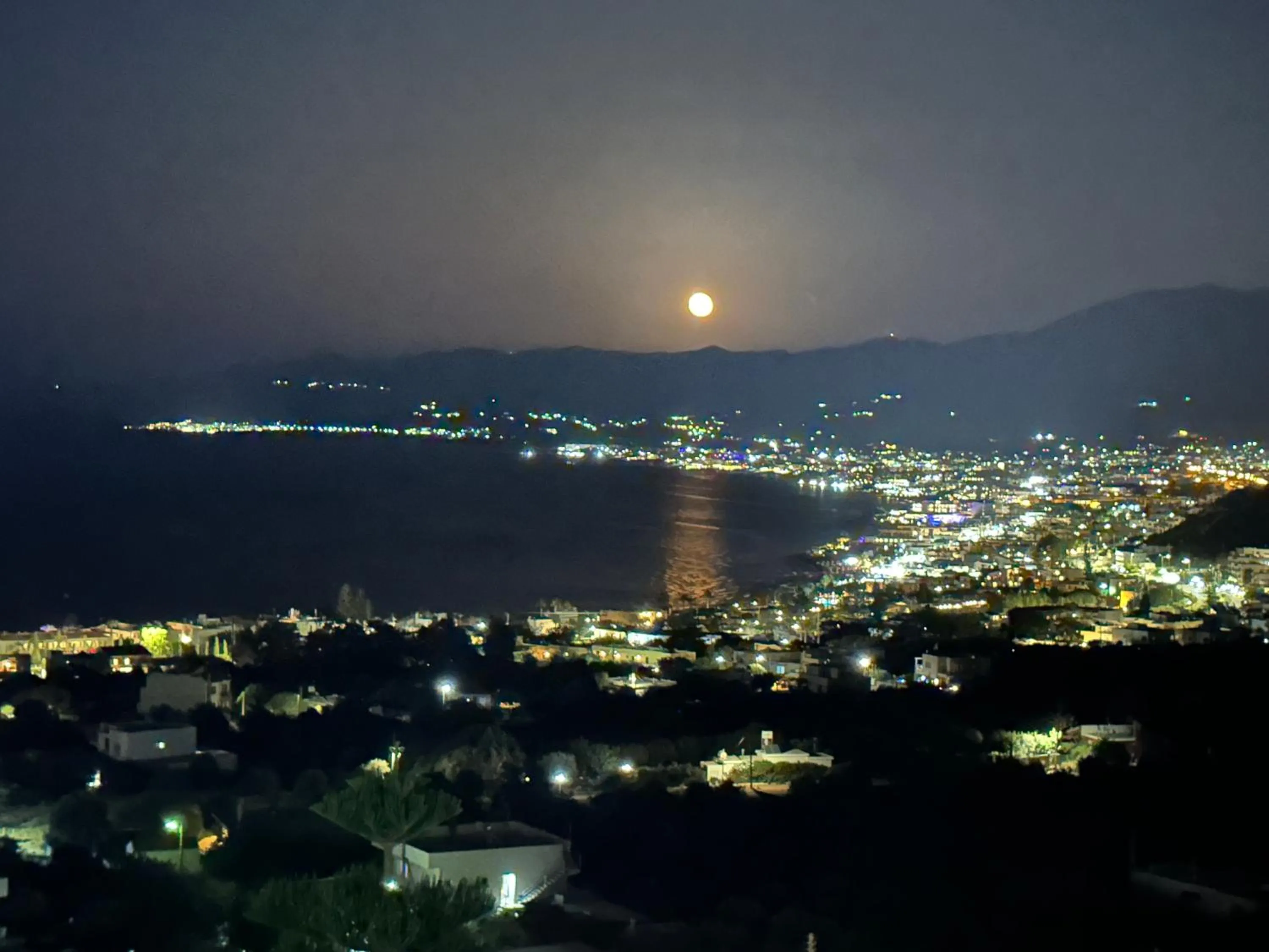 Night in Blue Horizon Apartments