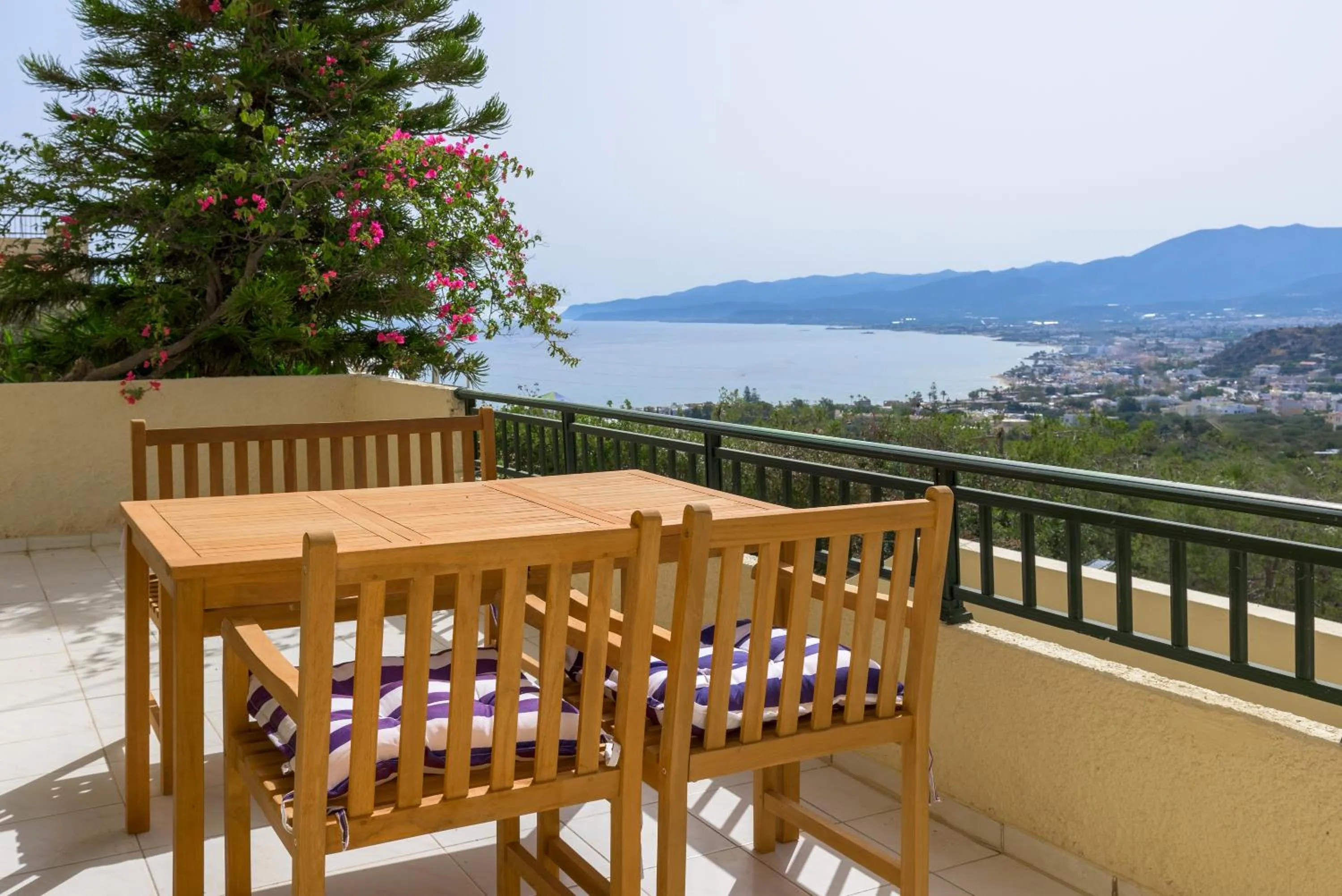 Day in Blue Horizon Apartments