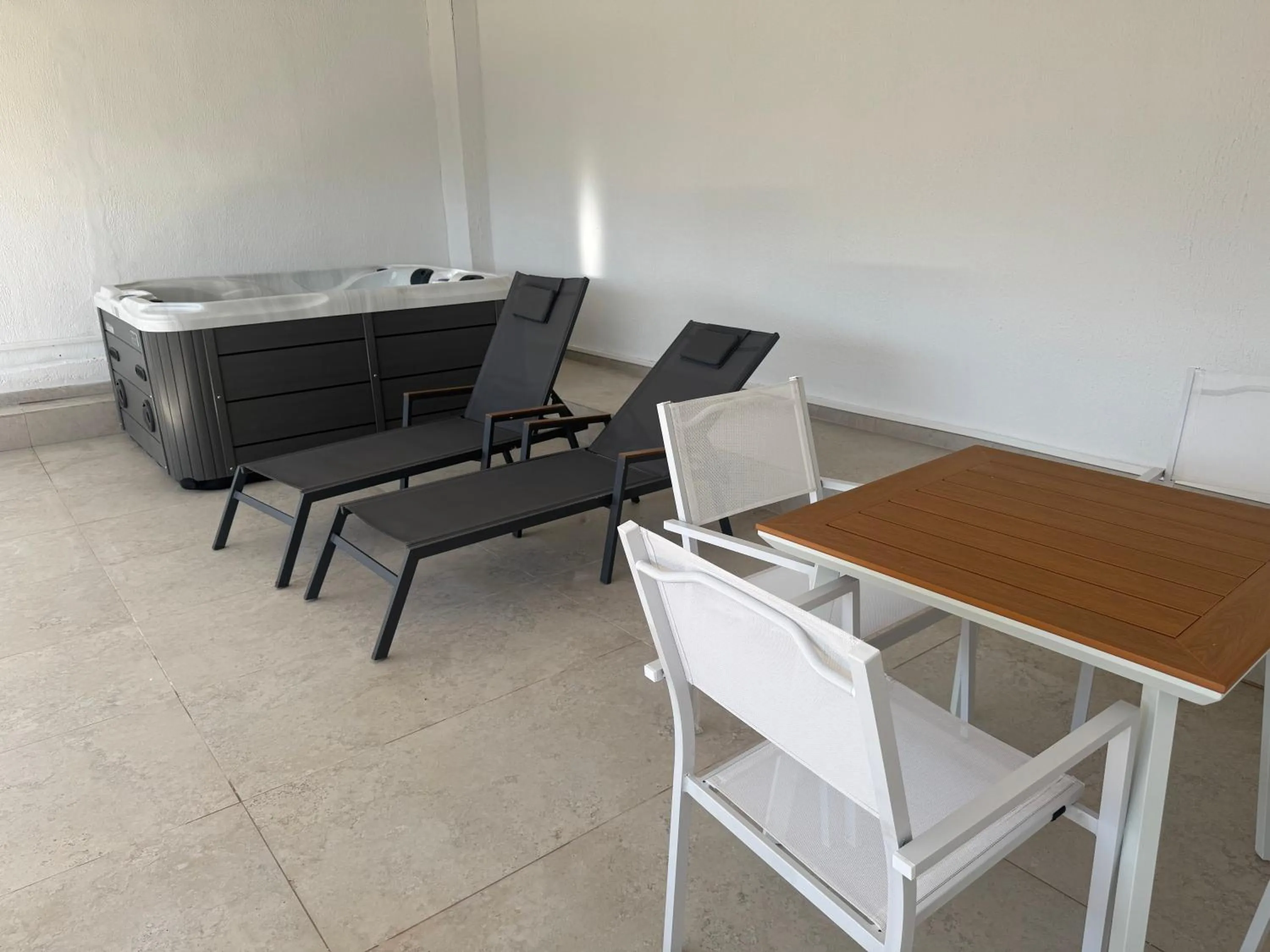 Hot Tub in Blue Horizon Apartments