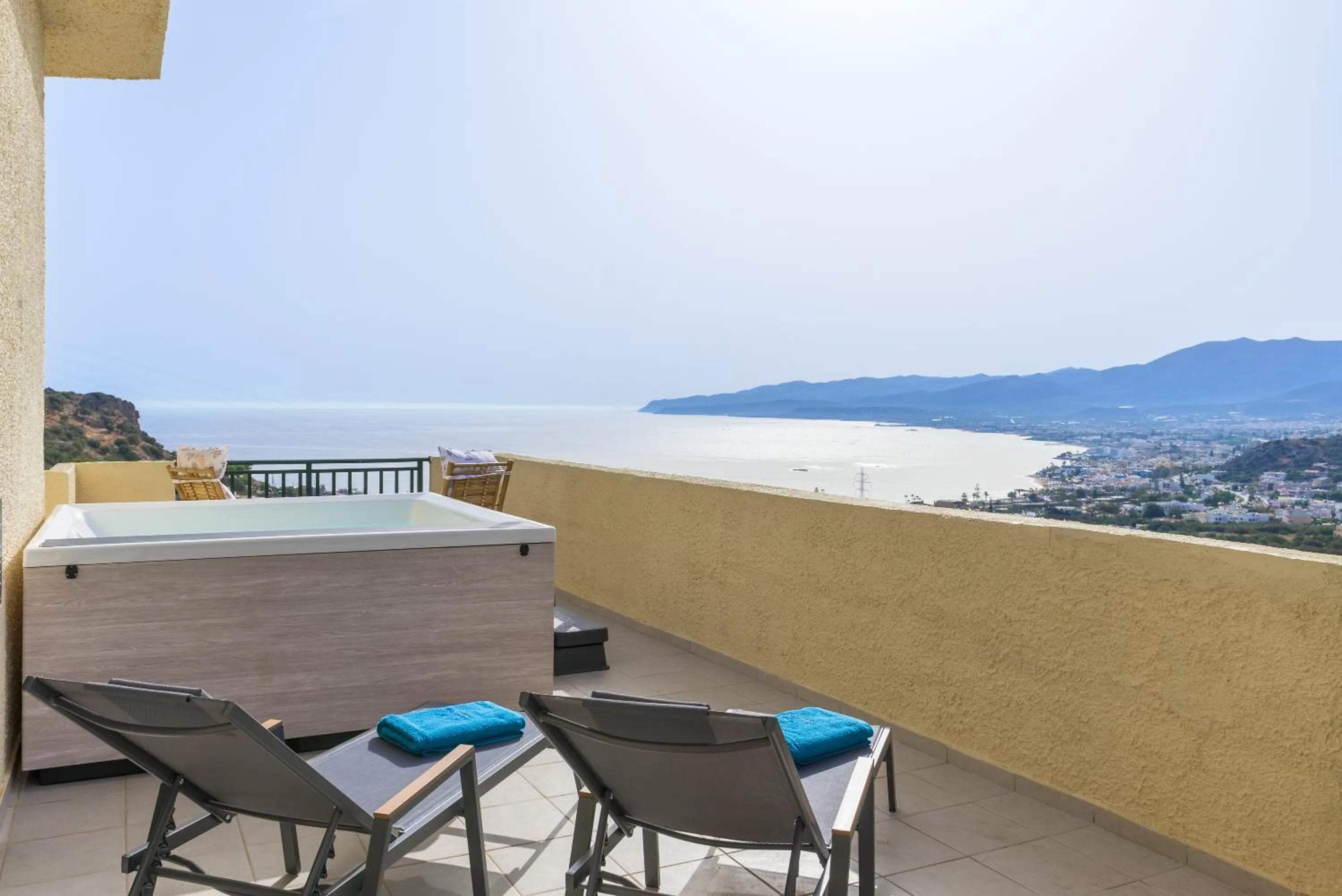 Day in Blue Horizon Apartments