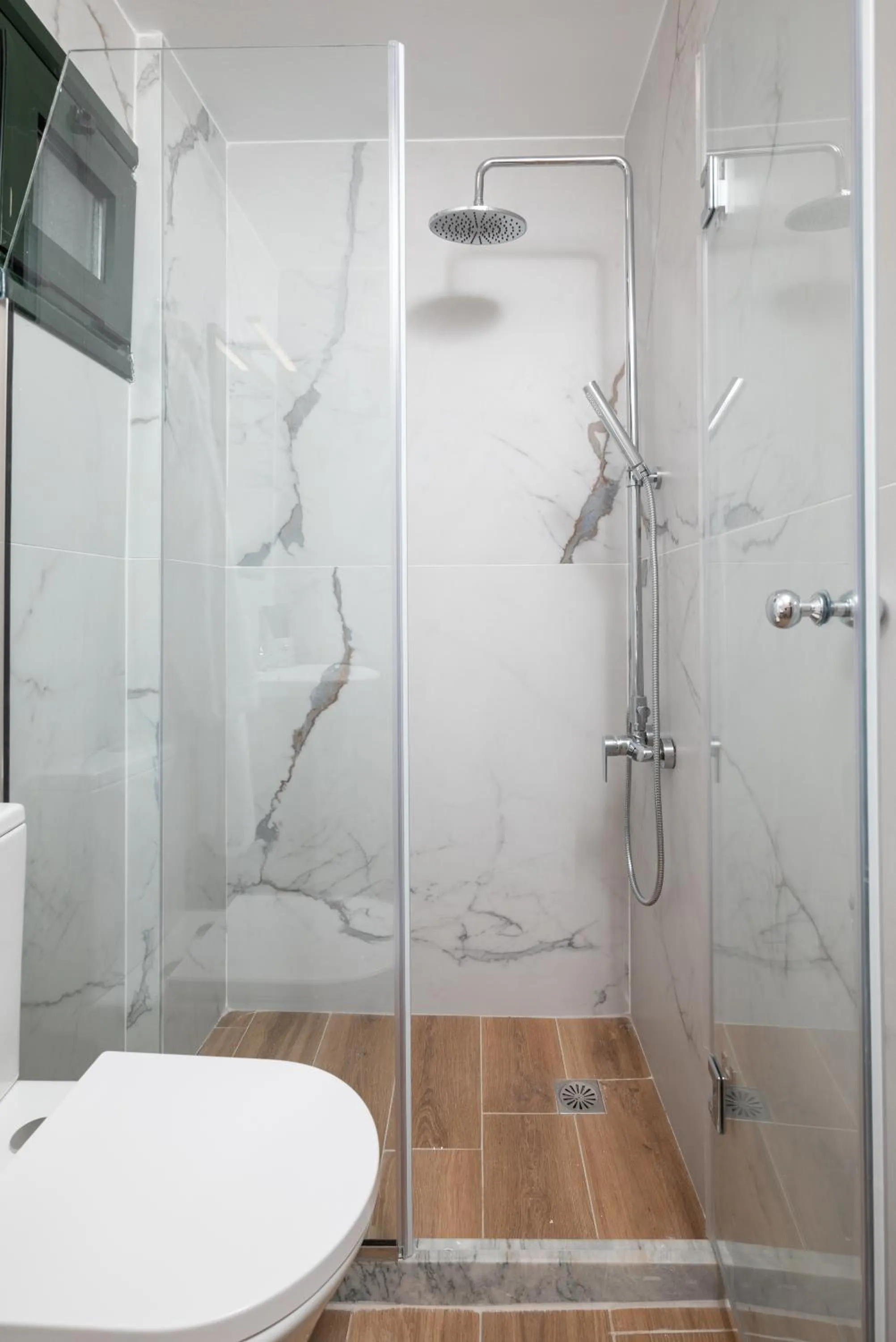 Shower in Blue Horizon Apartments