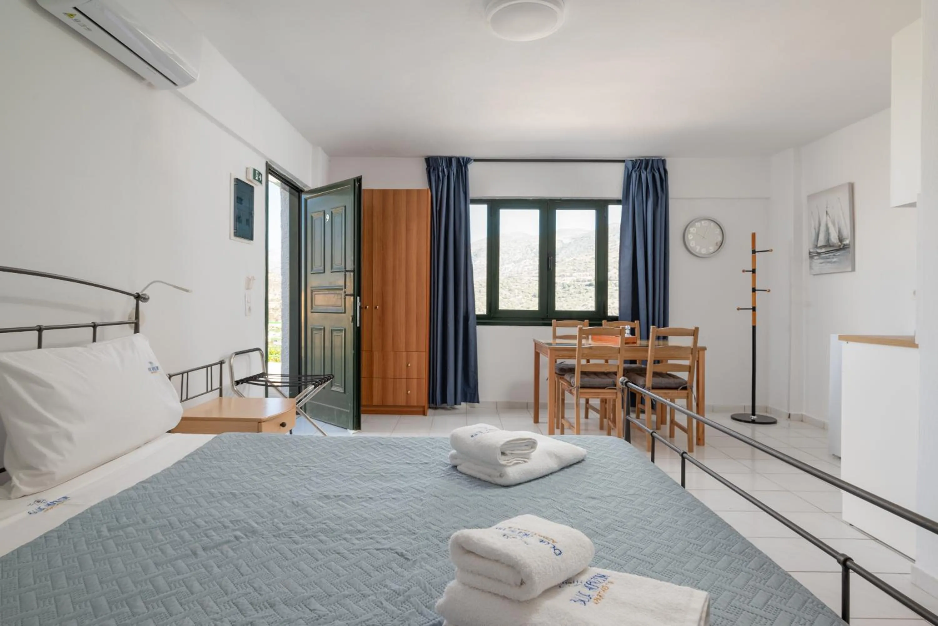 Bed in Blue Horizon Apartments