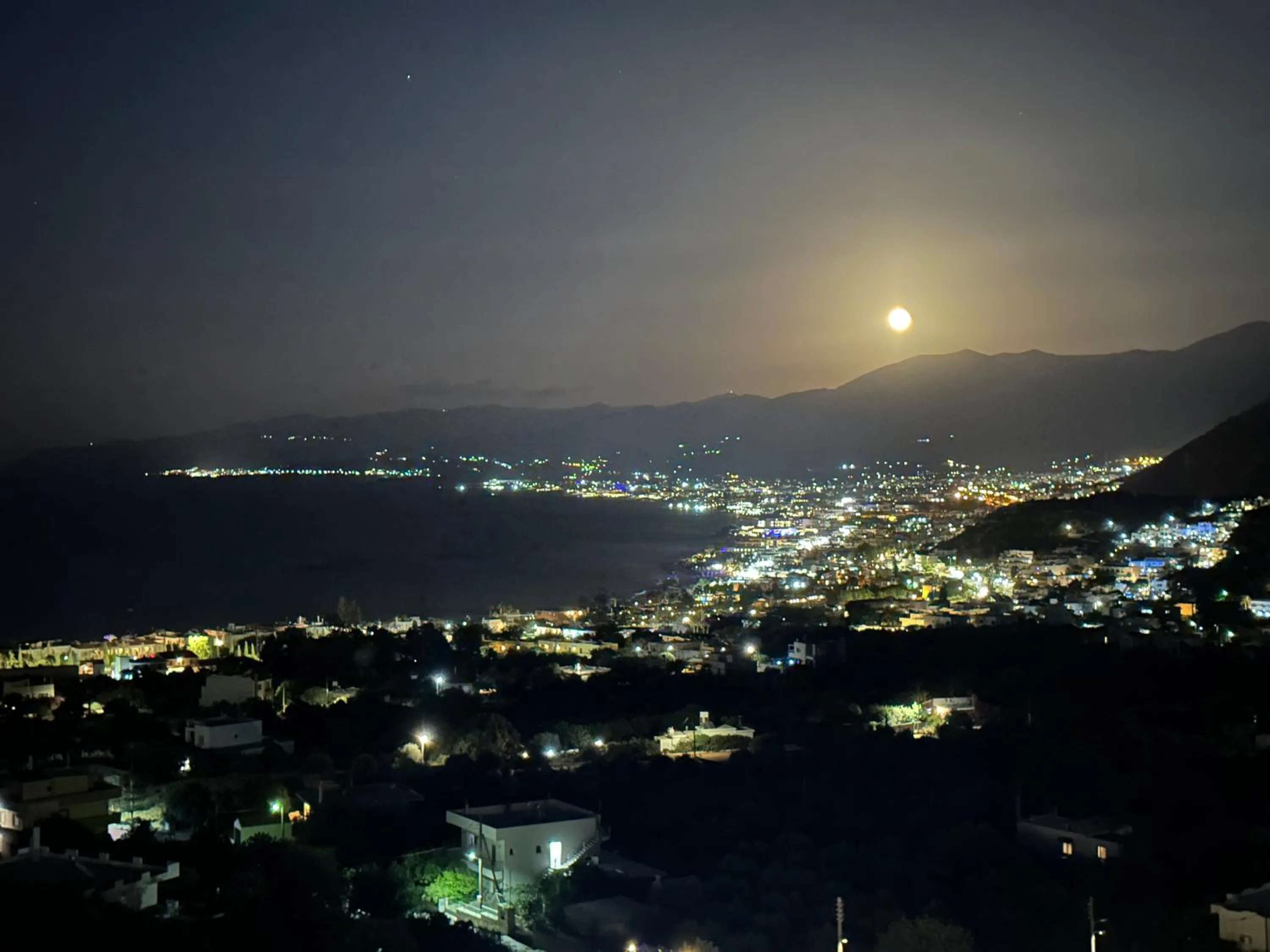 Night in Blue Horizon Apartments