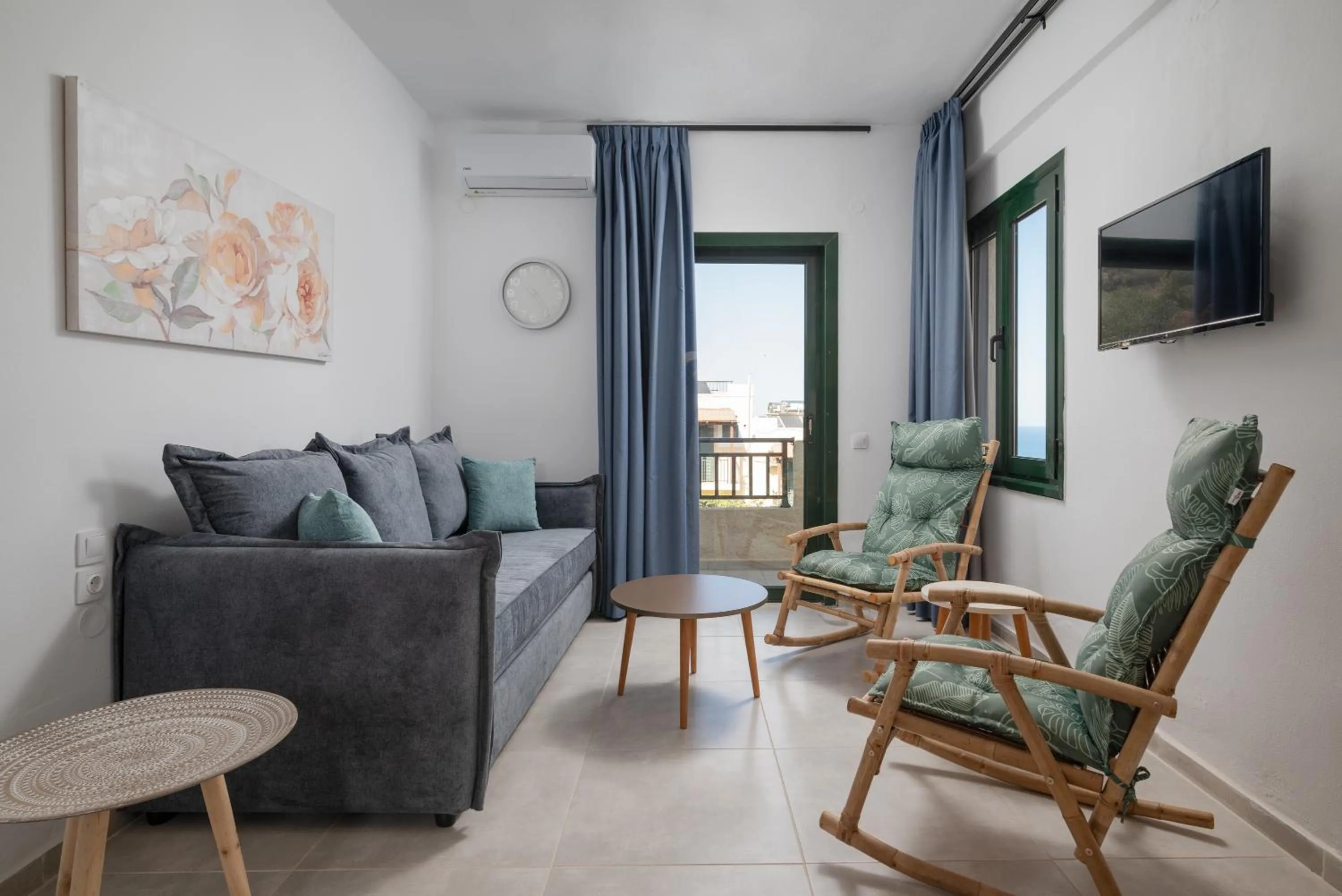 TV and multimedia in Blue Horizon Apartments