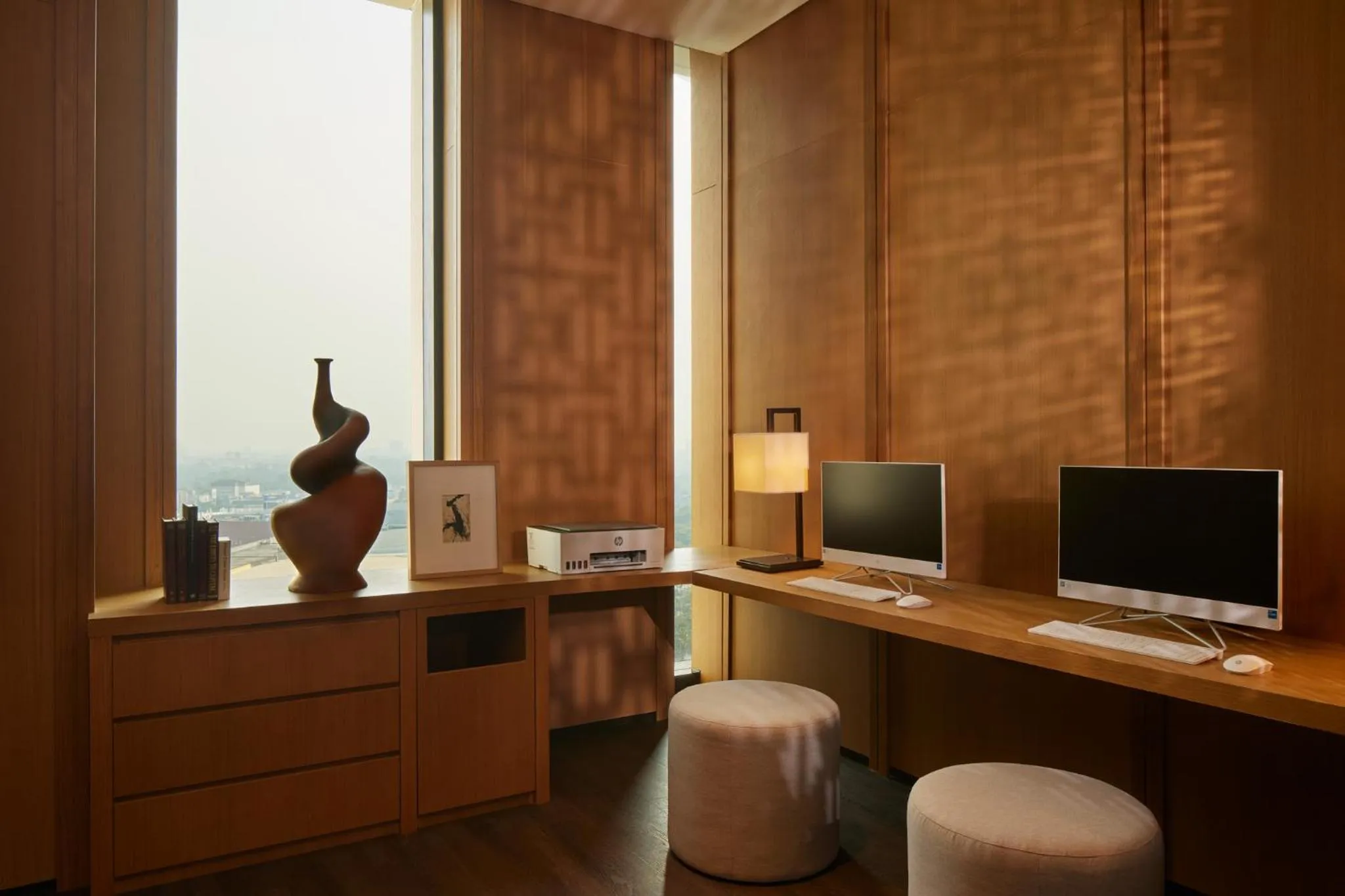 Business facilities in Hotel Tentrem Jakarta