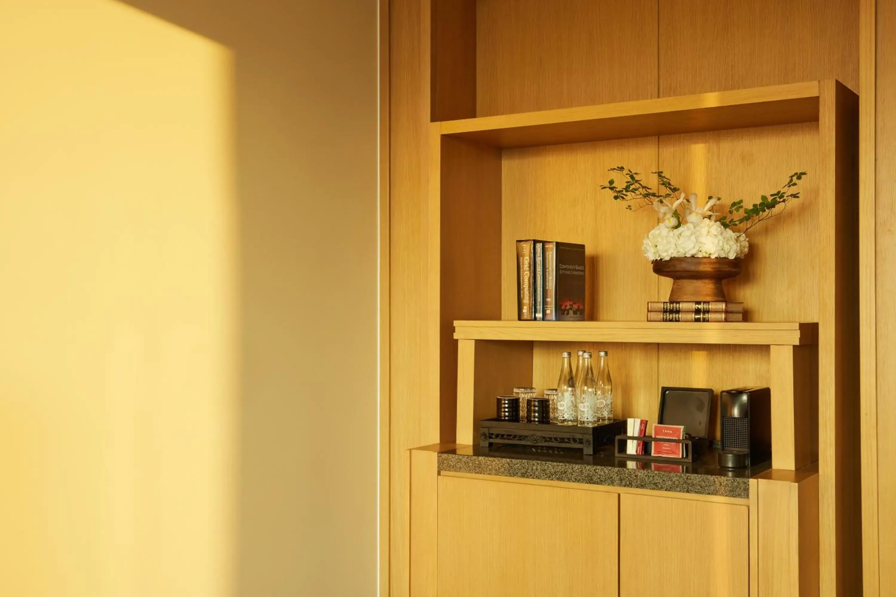 Deluxe Twin Room - single occupancy in Hotel Tentrem Jakarta Deluxe Twin Room - single occupancy in Hotel Tentrem Jakarta