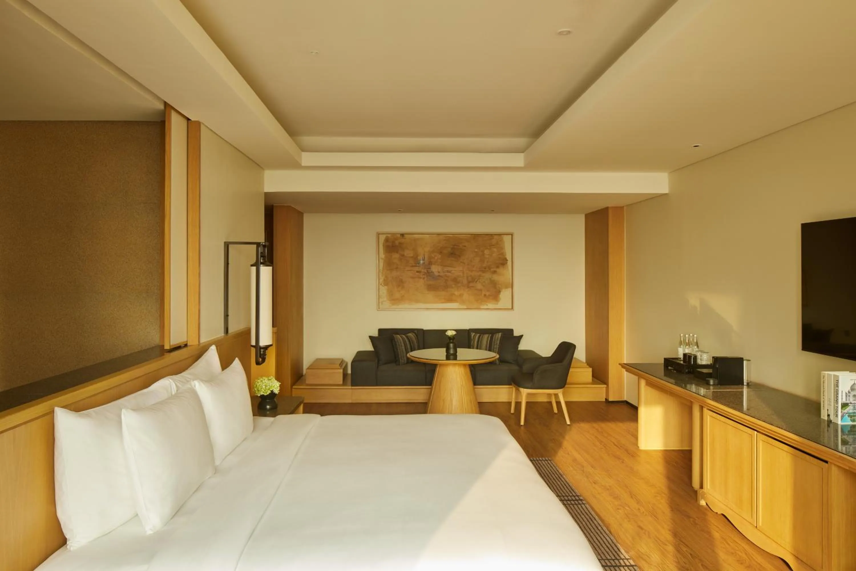 Bedroom, Bed in Hotel Tentrem Jakarta
