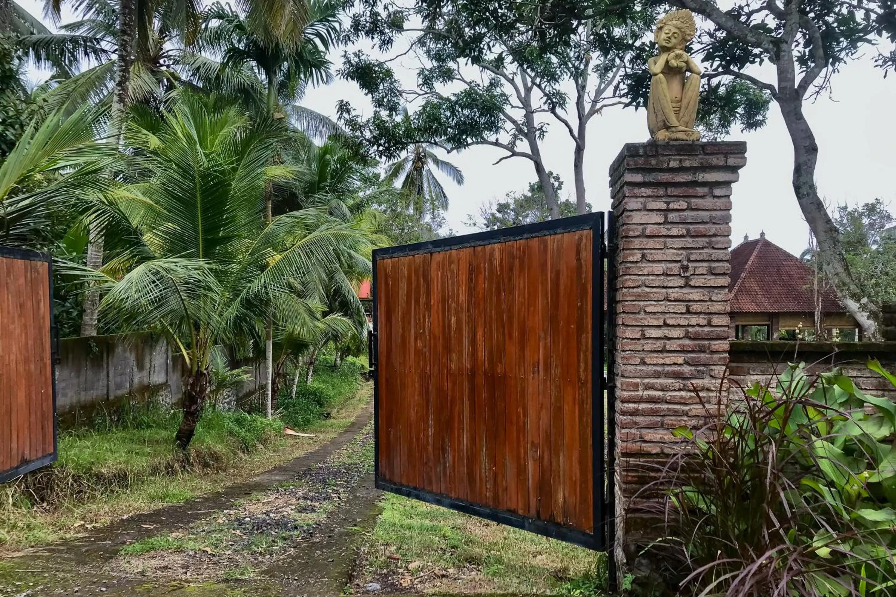 Facade/entrance in Kampung Coklat Jembrana Mitra RedDoorz