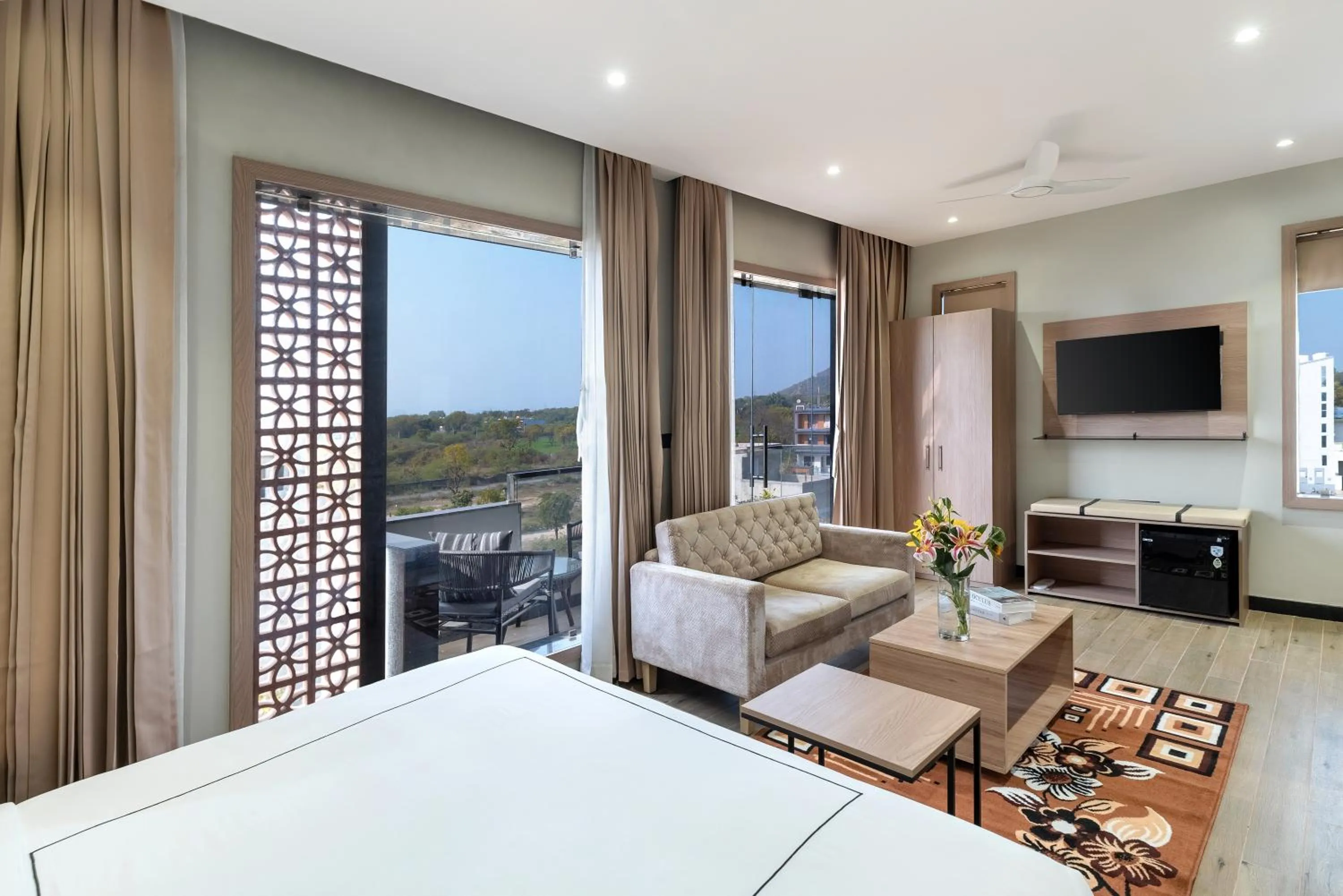 hair dresser, Bed in My Downtown - Hotel Blue Chip Udaipur