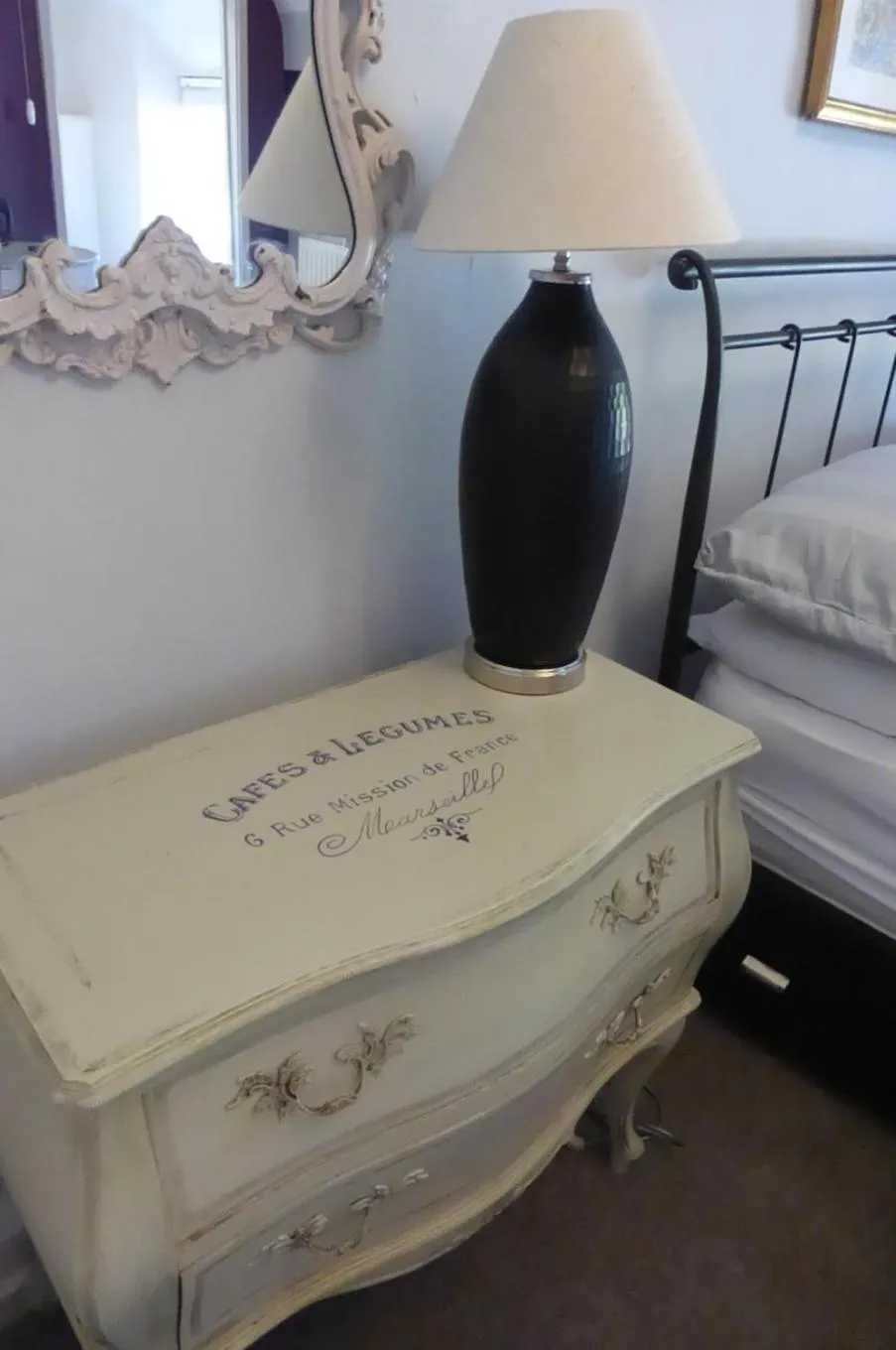 Bed in The Crown Inn, Kemerton