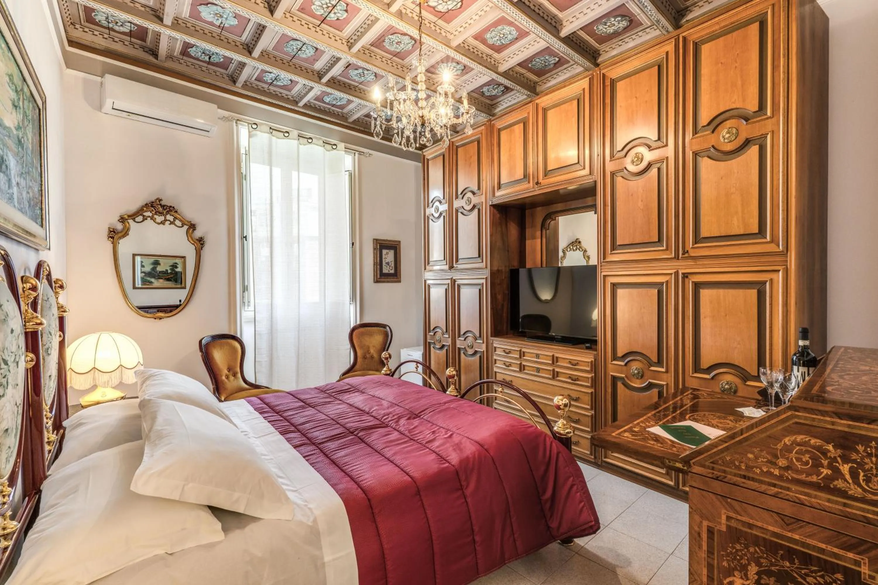 TV and multimedia, Bed in Villa Alberici