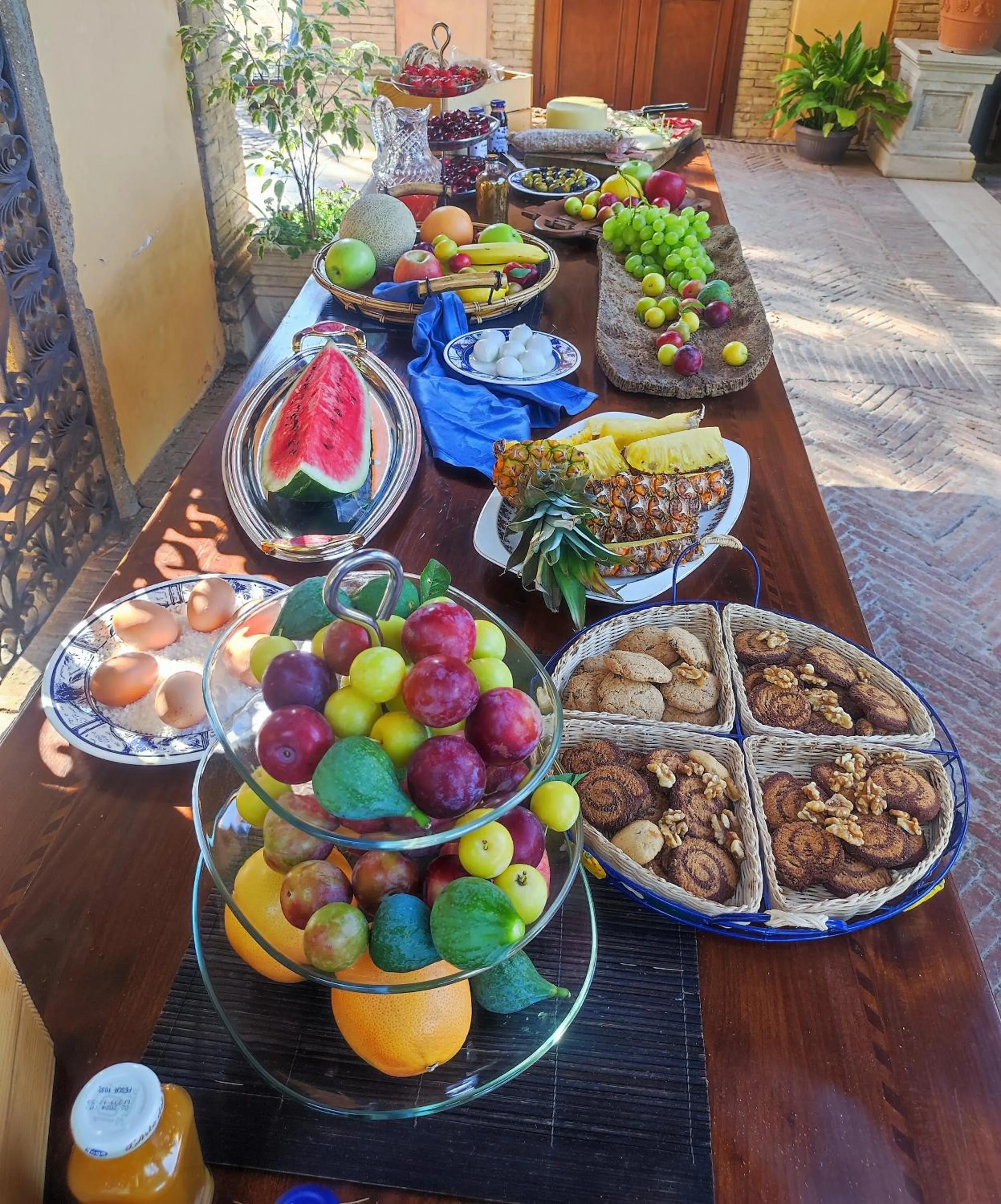 Buffet breakfast in Villa Alberici