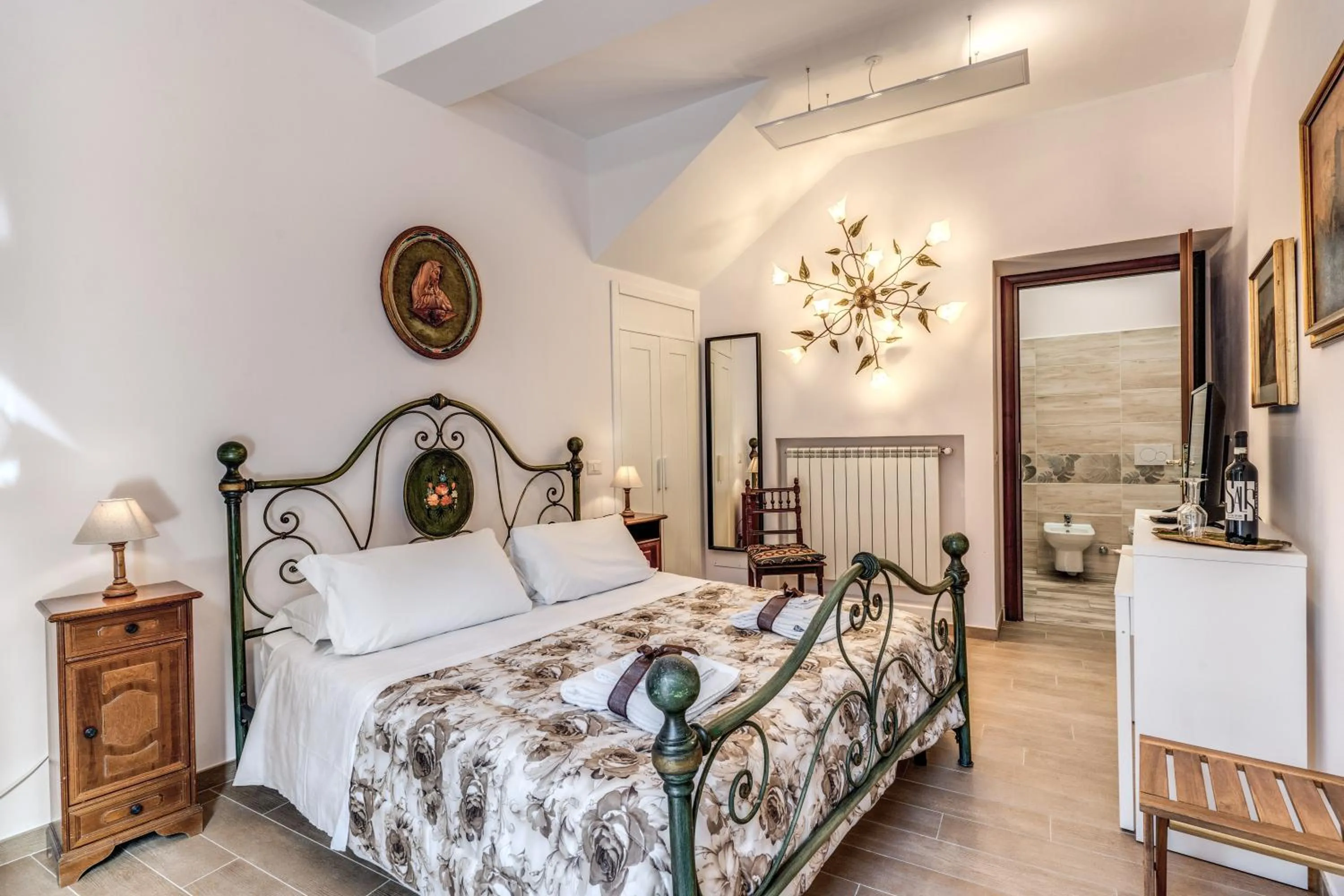 Bathroom, Bed in Villa Alberici