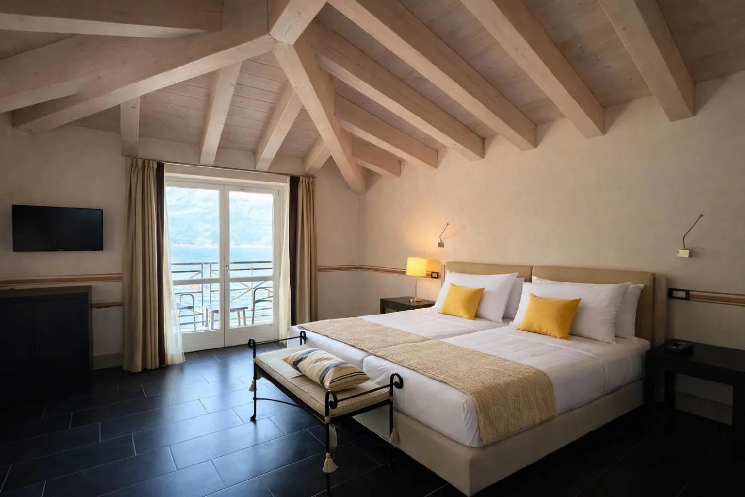 Bed in Boutique Hotel Bogliaco