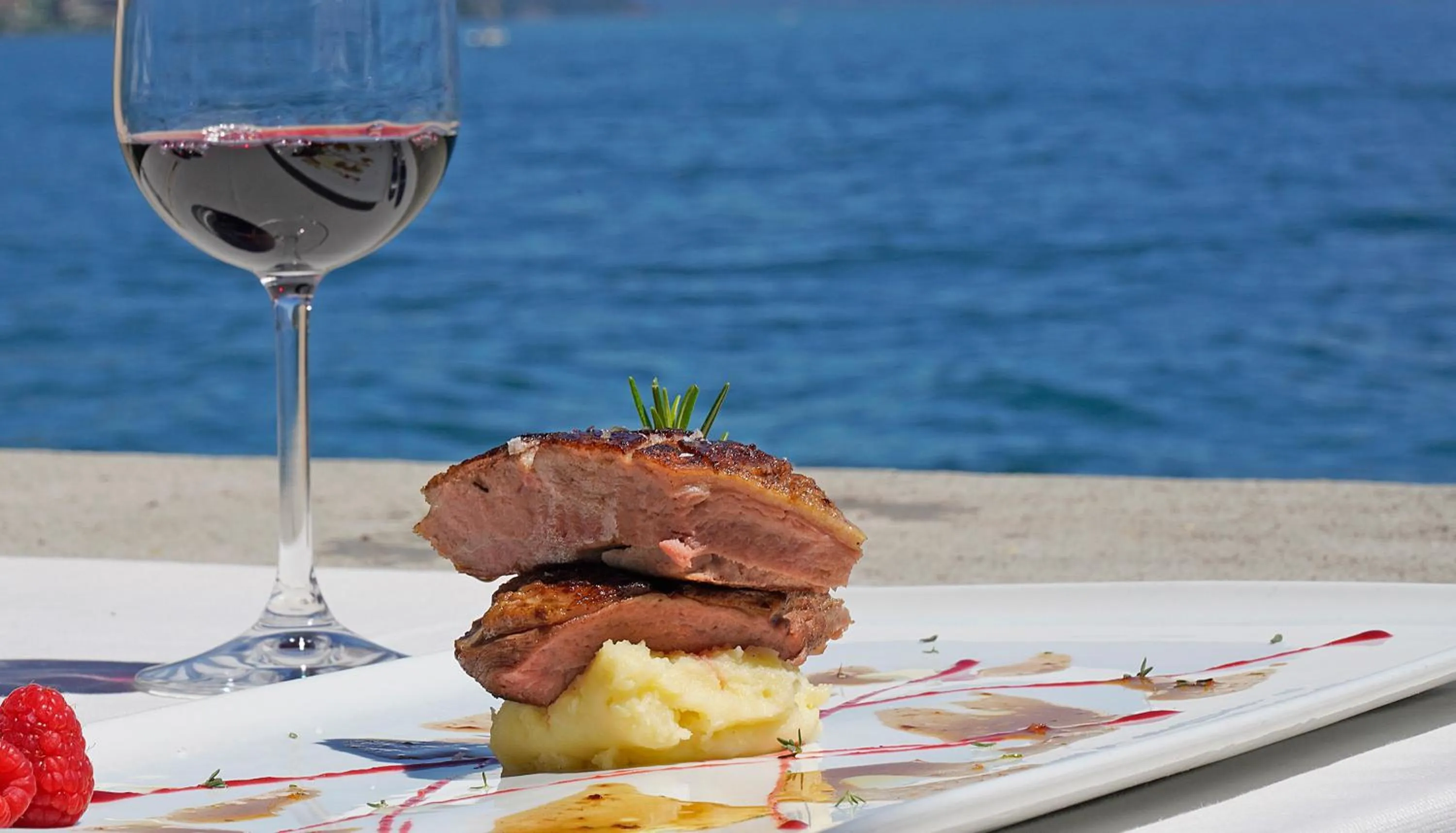 Restaurant/places to eat in Hotel Bogliaco