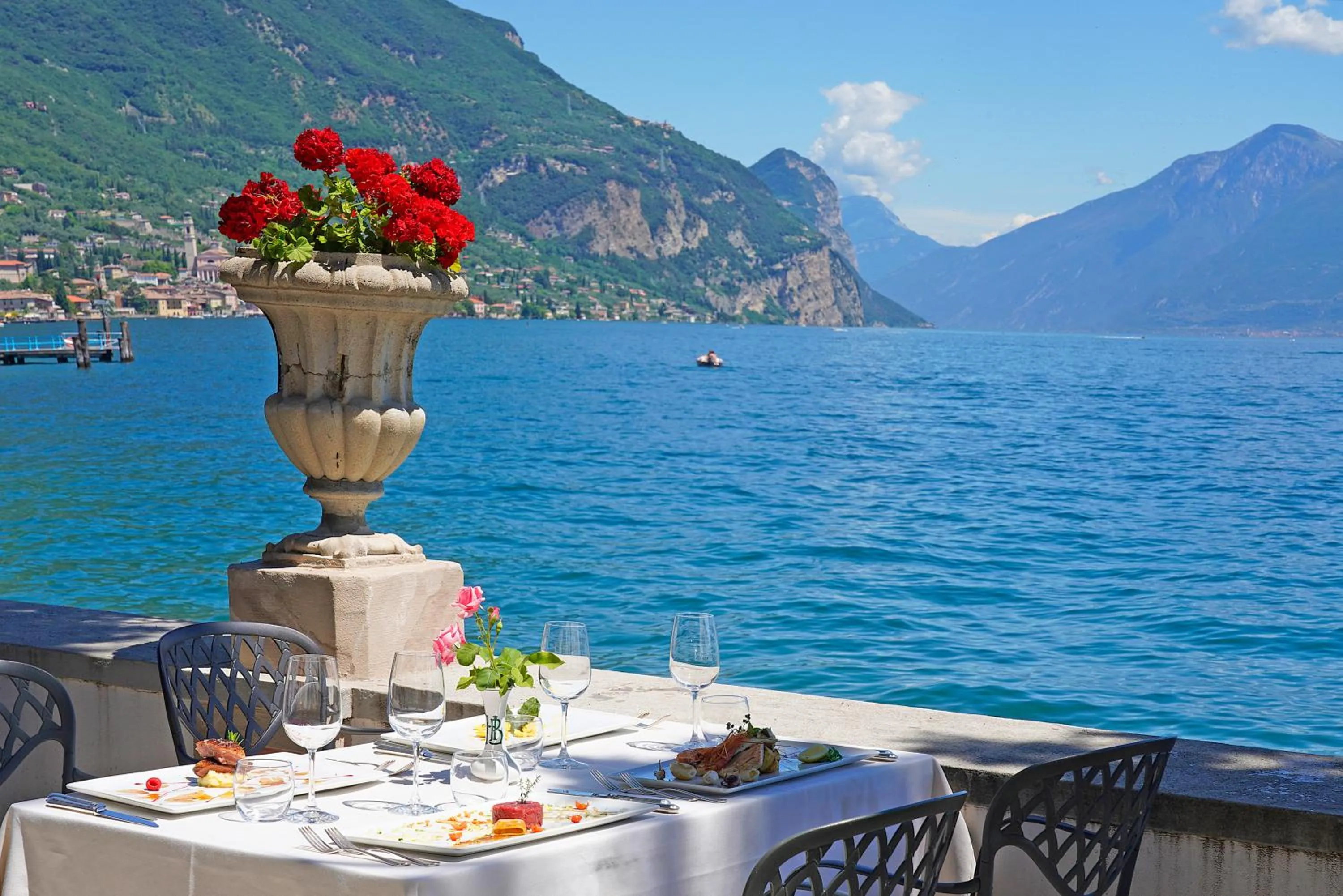 Restaurant/places to eat in Hotel Bogliaco